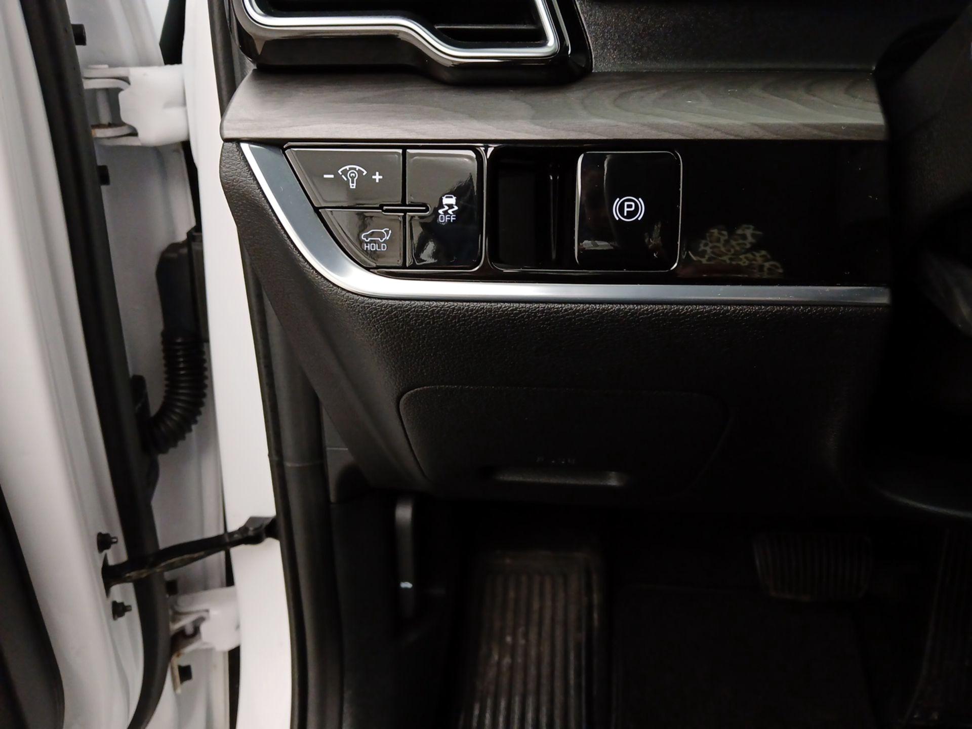 Thumbnail: 2023 Kia Sportage - 13