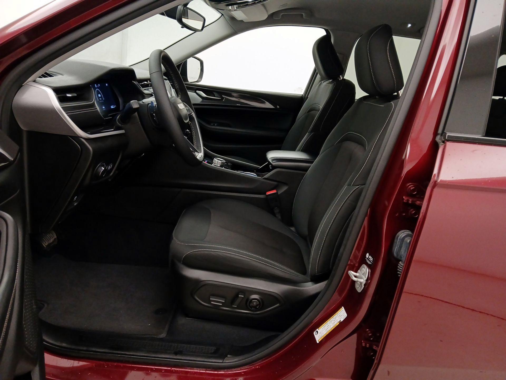 Thumbnail: 2023 Jeep Grand Cherokee - 11