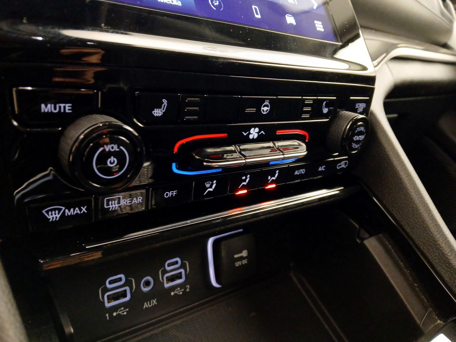 Thumbnail: 2023 Jeep Grand Cherokee - 16