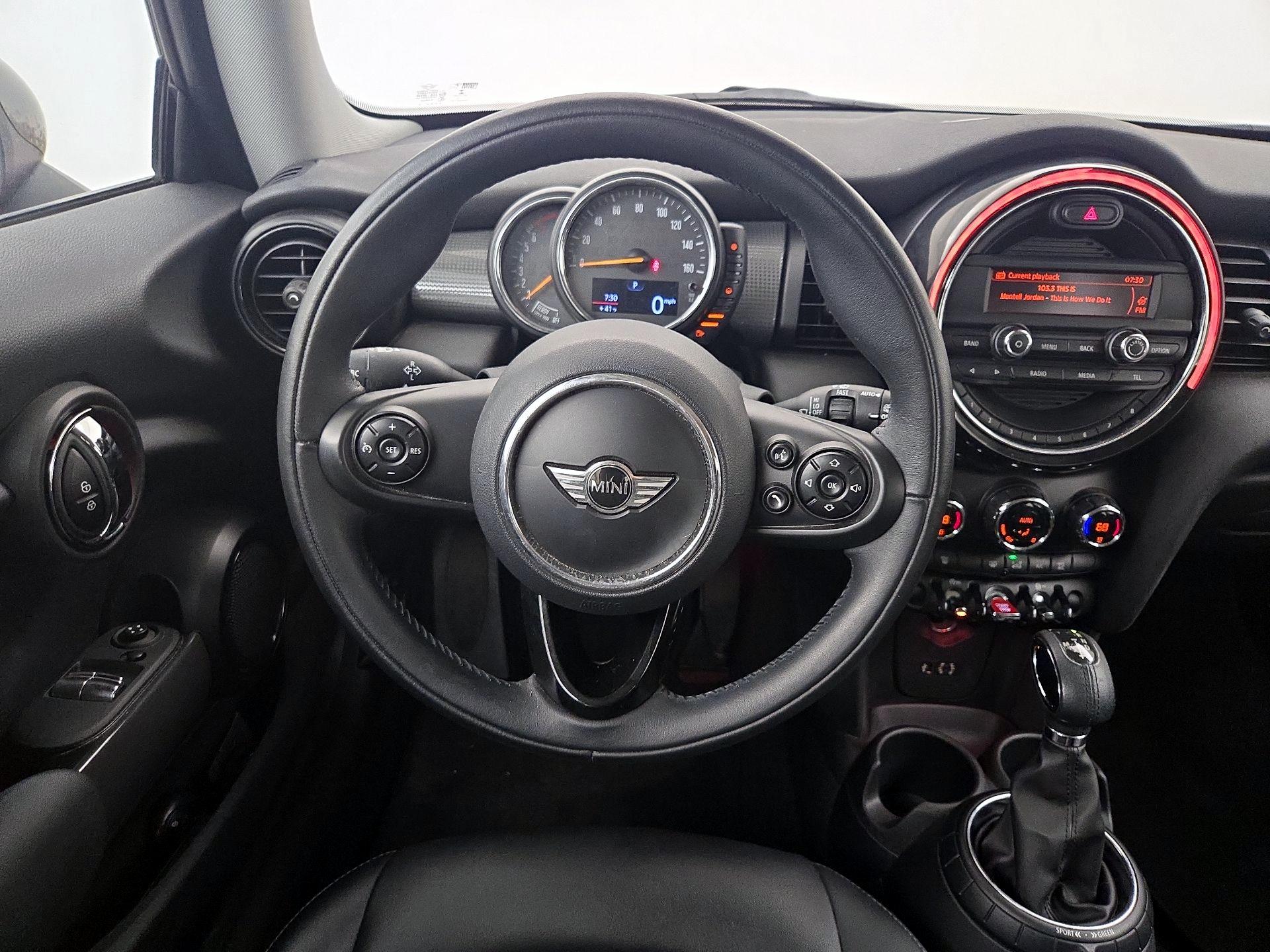 Thumbnail: 2015 MINI Cooper Hardtop - 10
