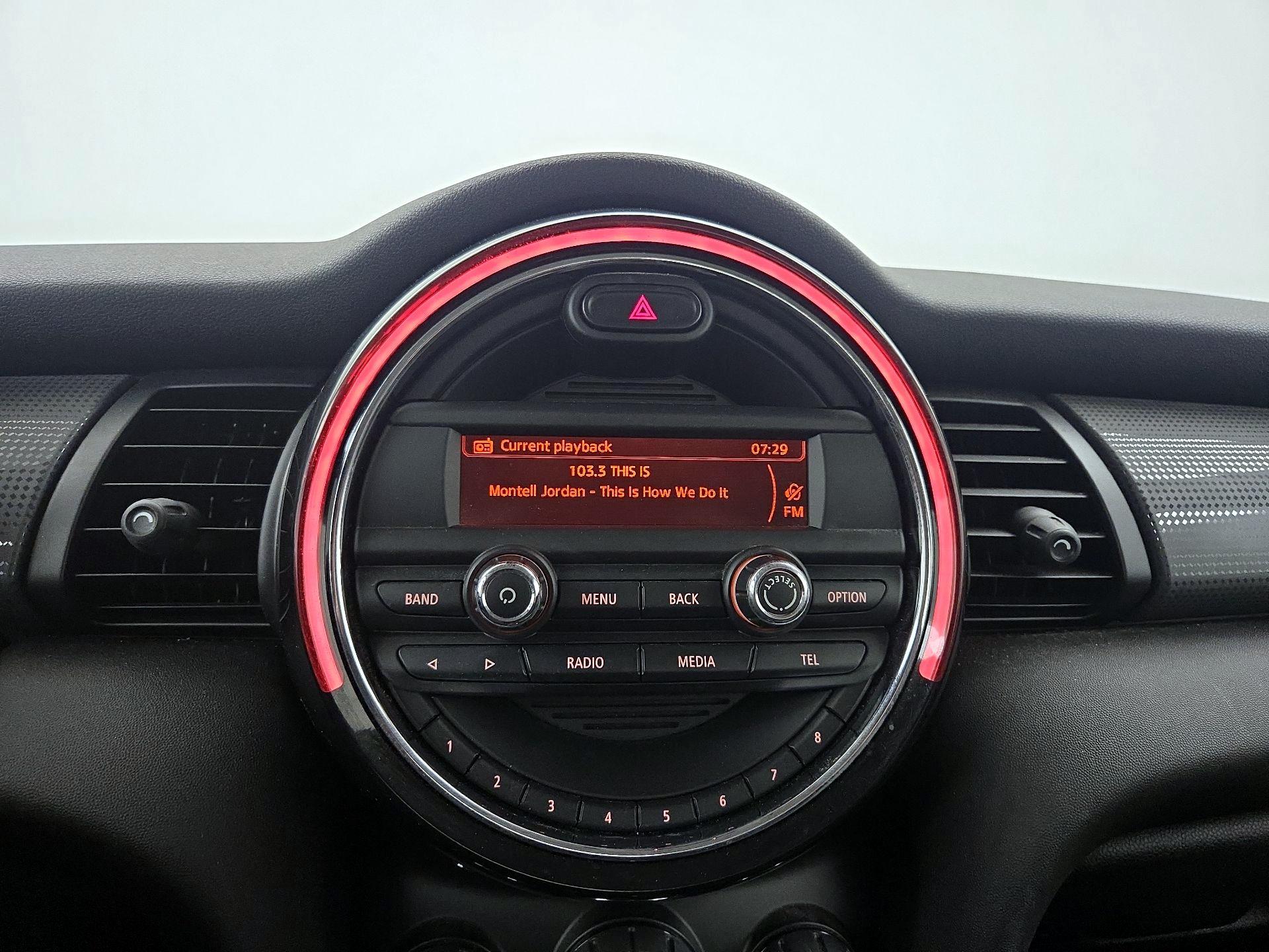 Thumbnail: 2015 MINI Cooper Hardtop - 14