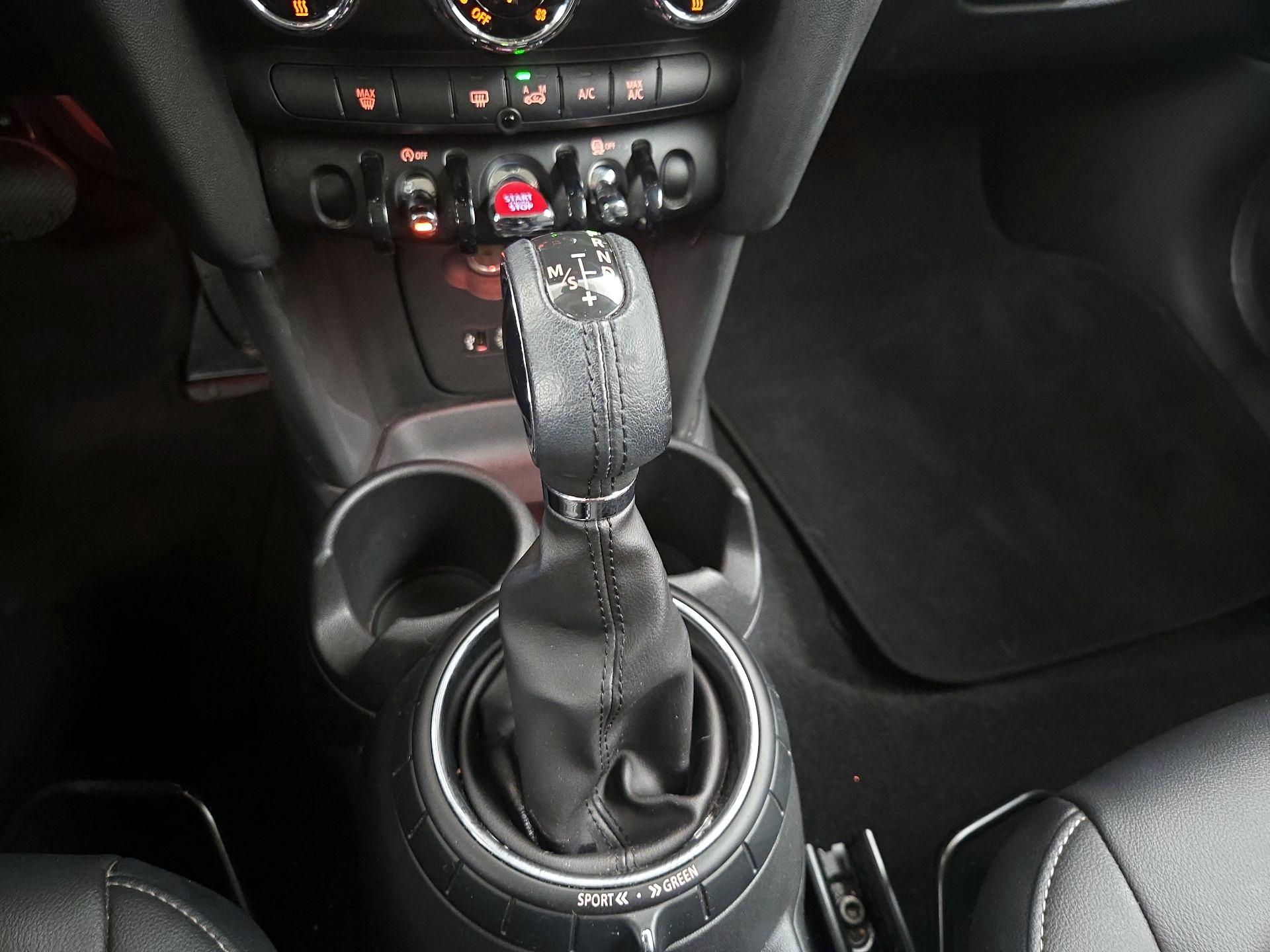 Thumbnail: 2015 MINI Cooper Hardtop - 16