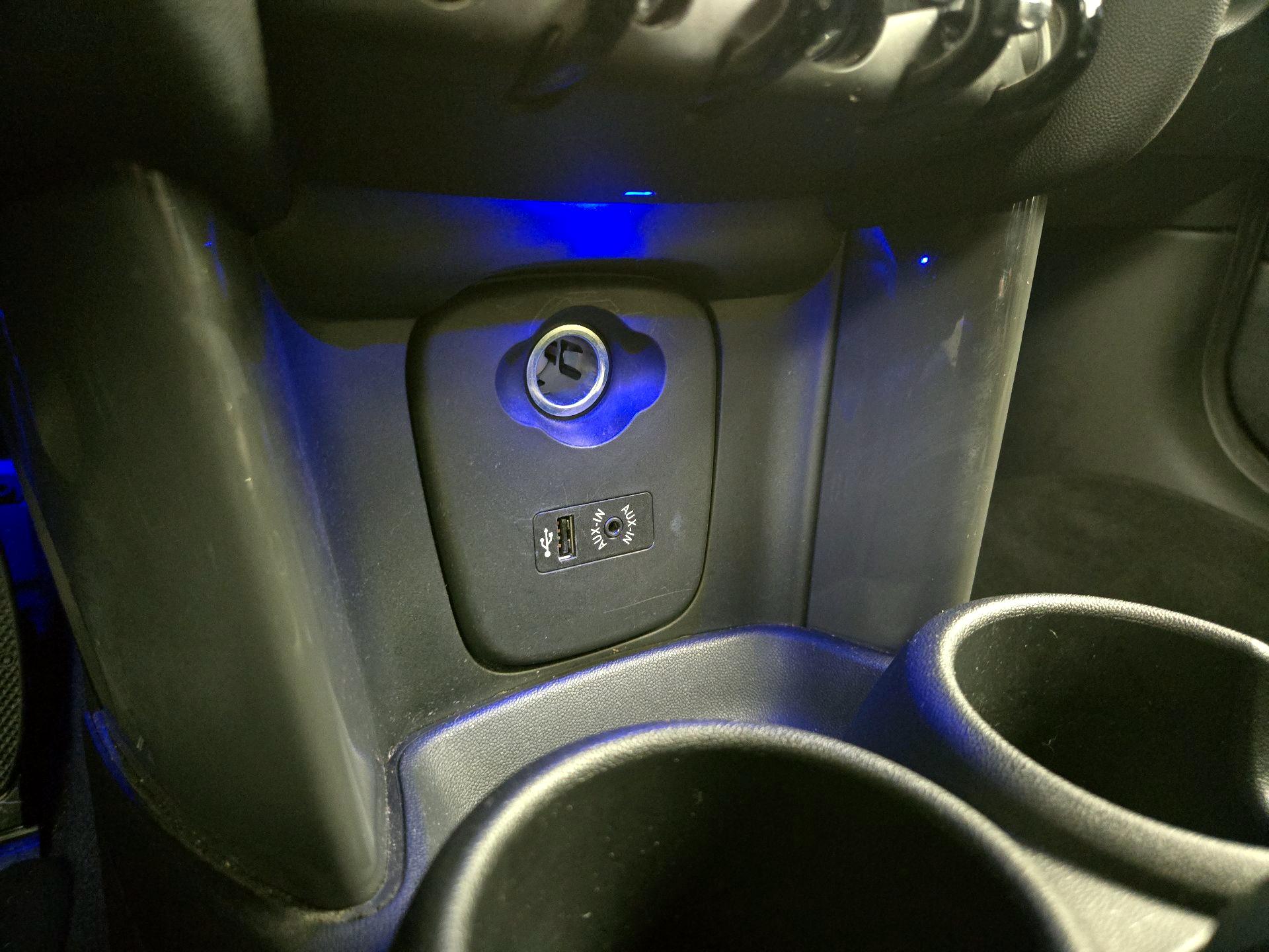 Thumbnail: 2015 MINI Cooper Hardtop - 17