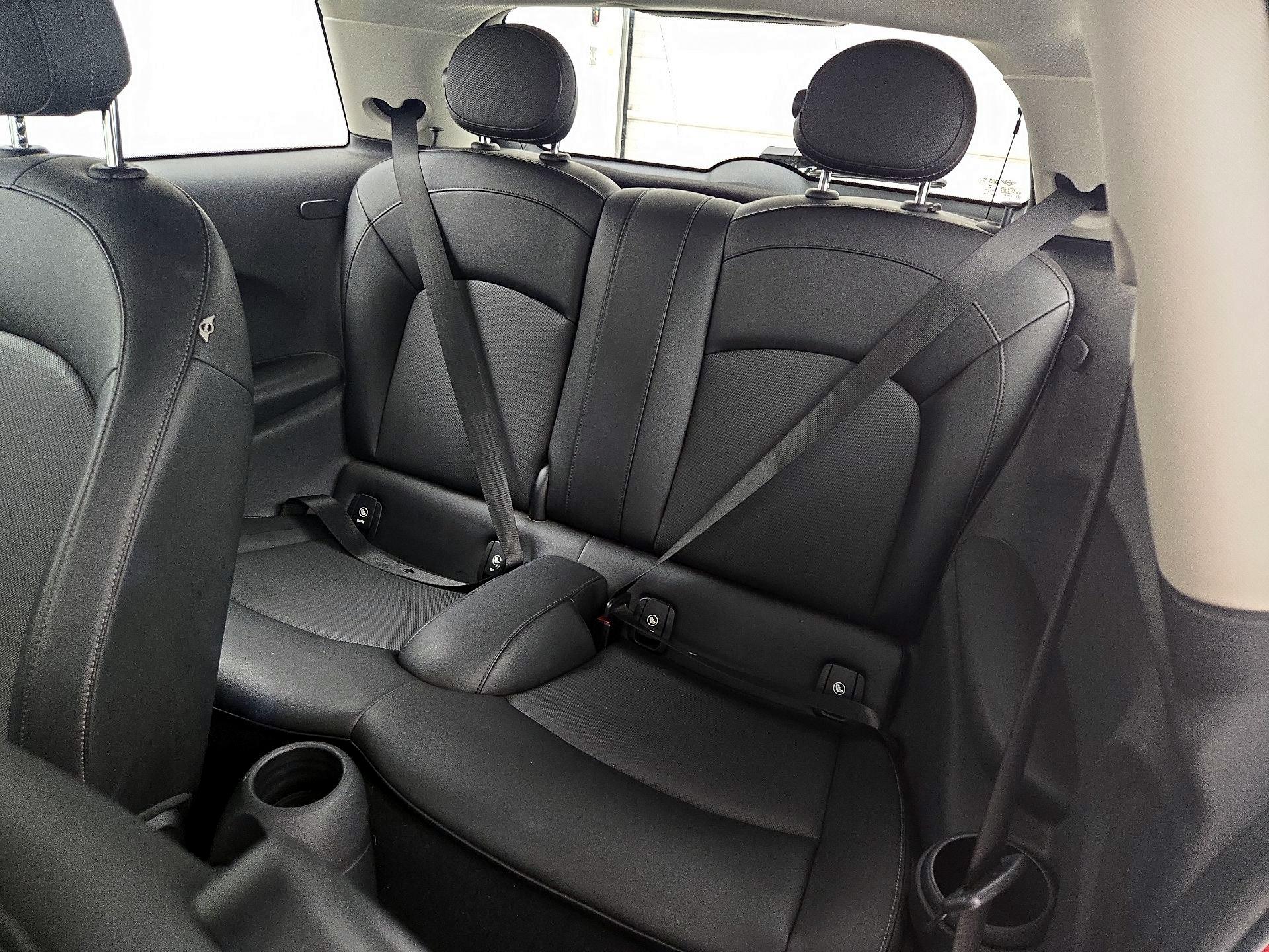 Thumbnail: 2015 MINI Cooper Hardtop - 18