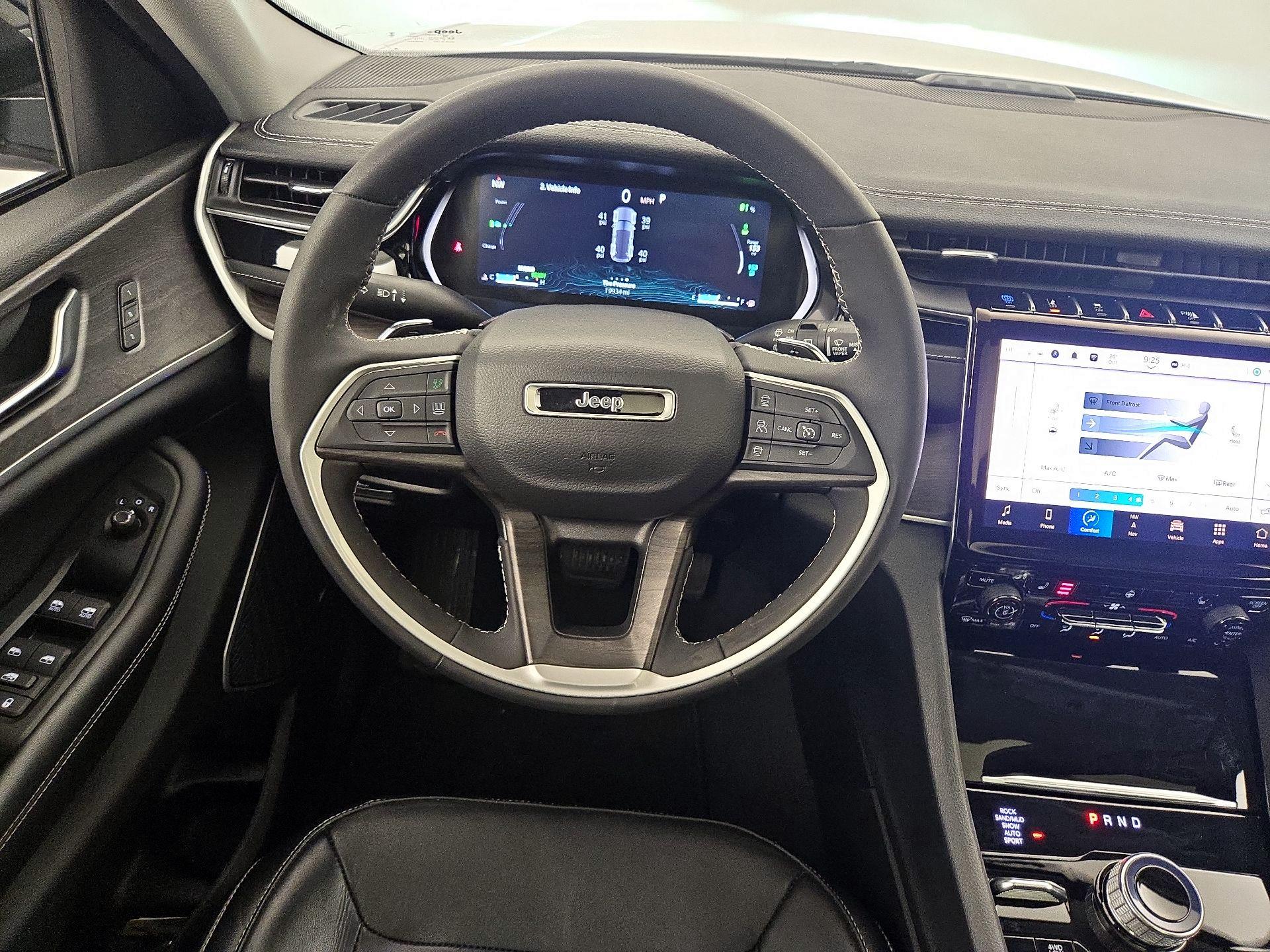 Thumbnail: 2023 Jeep Grand Cherokee - 10