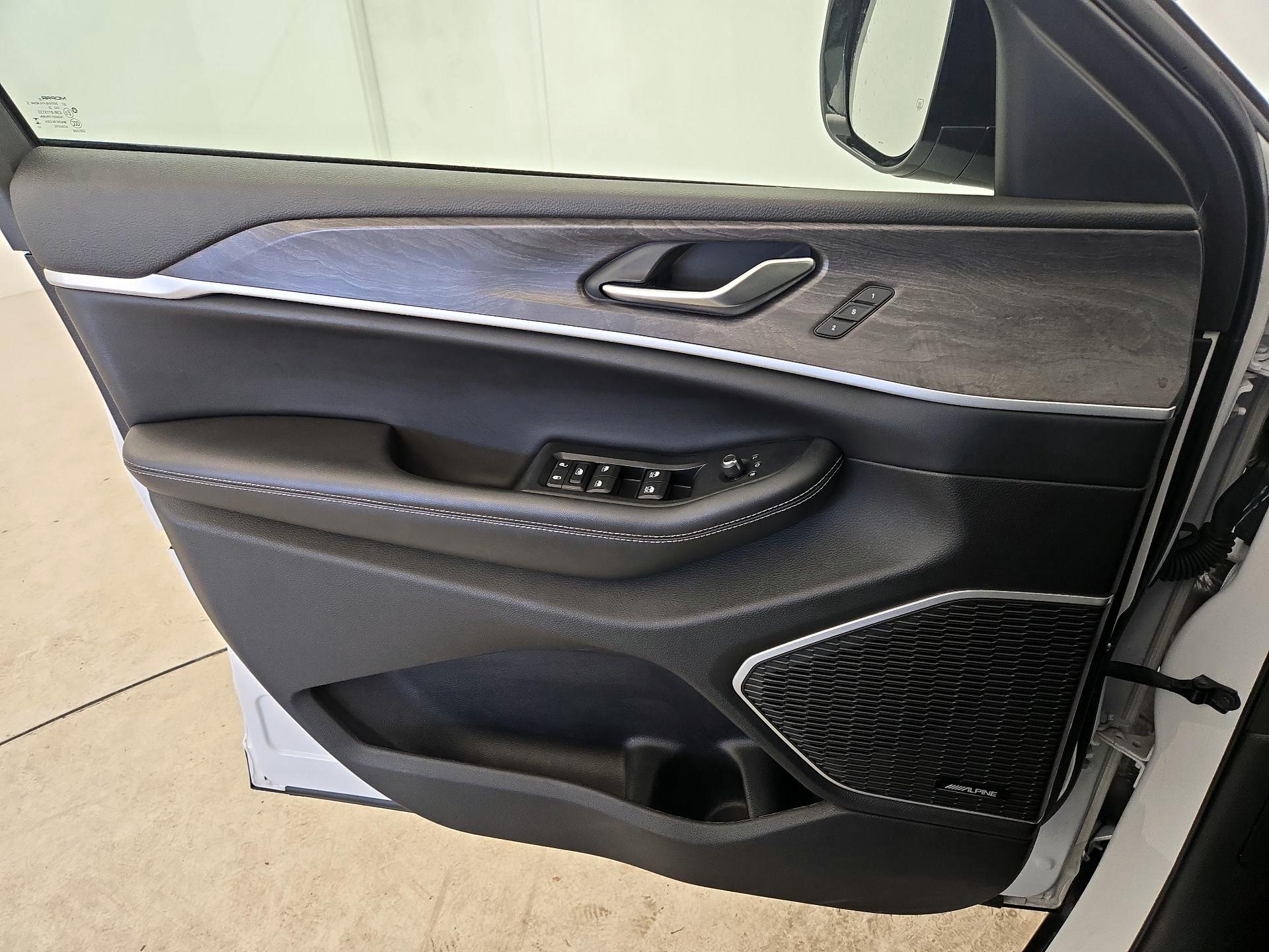 Thumbnail: 2023 Jeep Grand Cherokee - 12