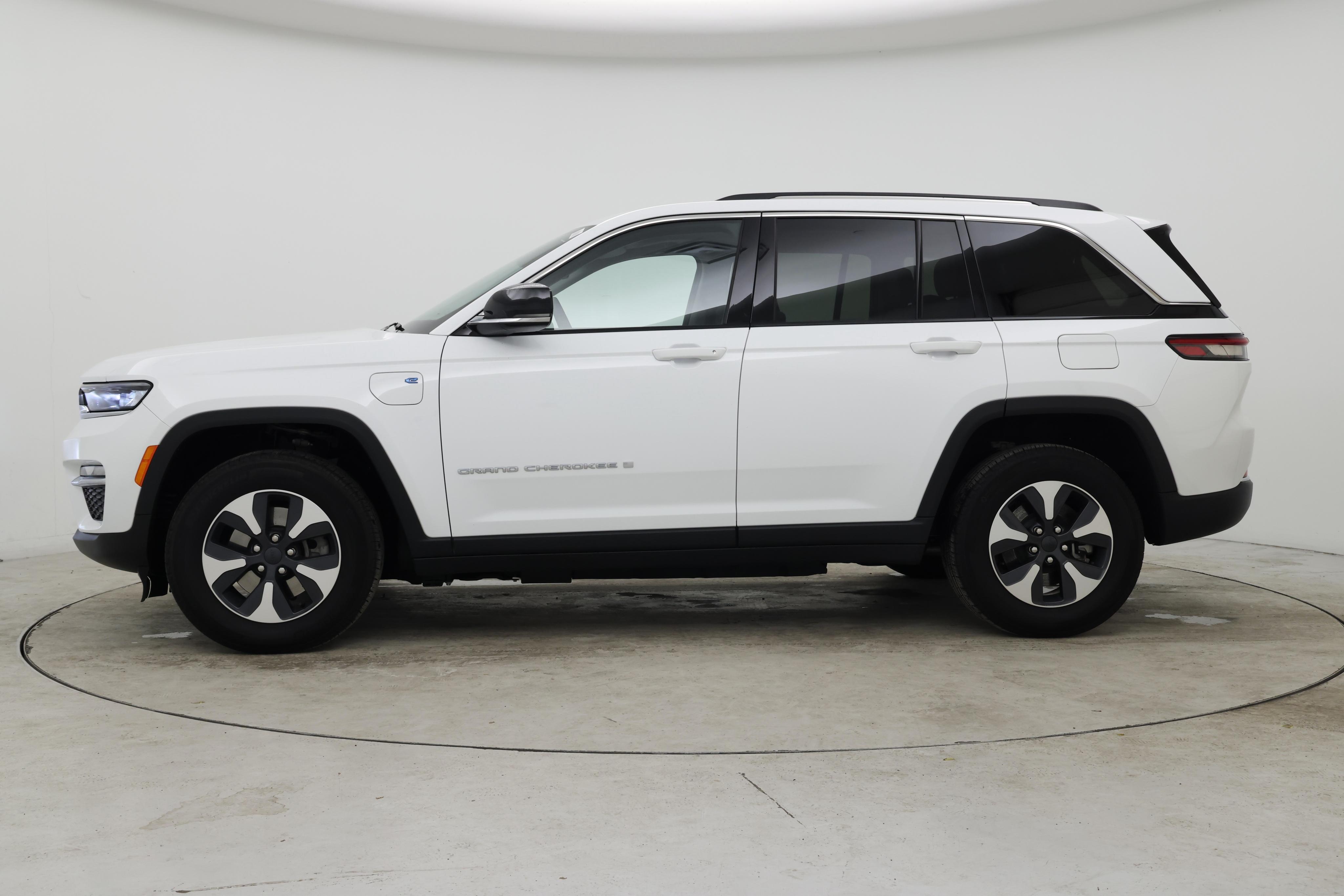 Thumbnail: 2023 Jeep Grand Cherokee - 3