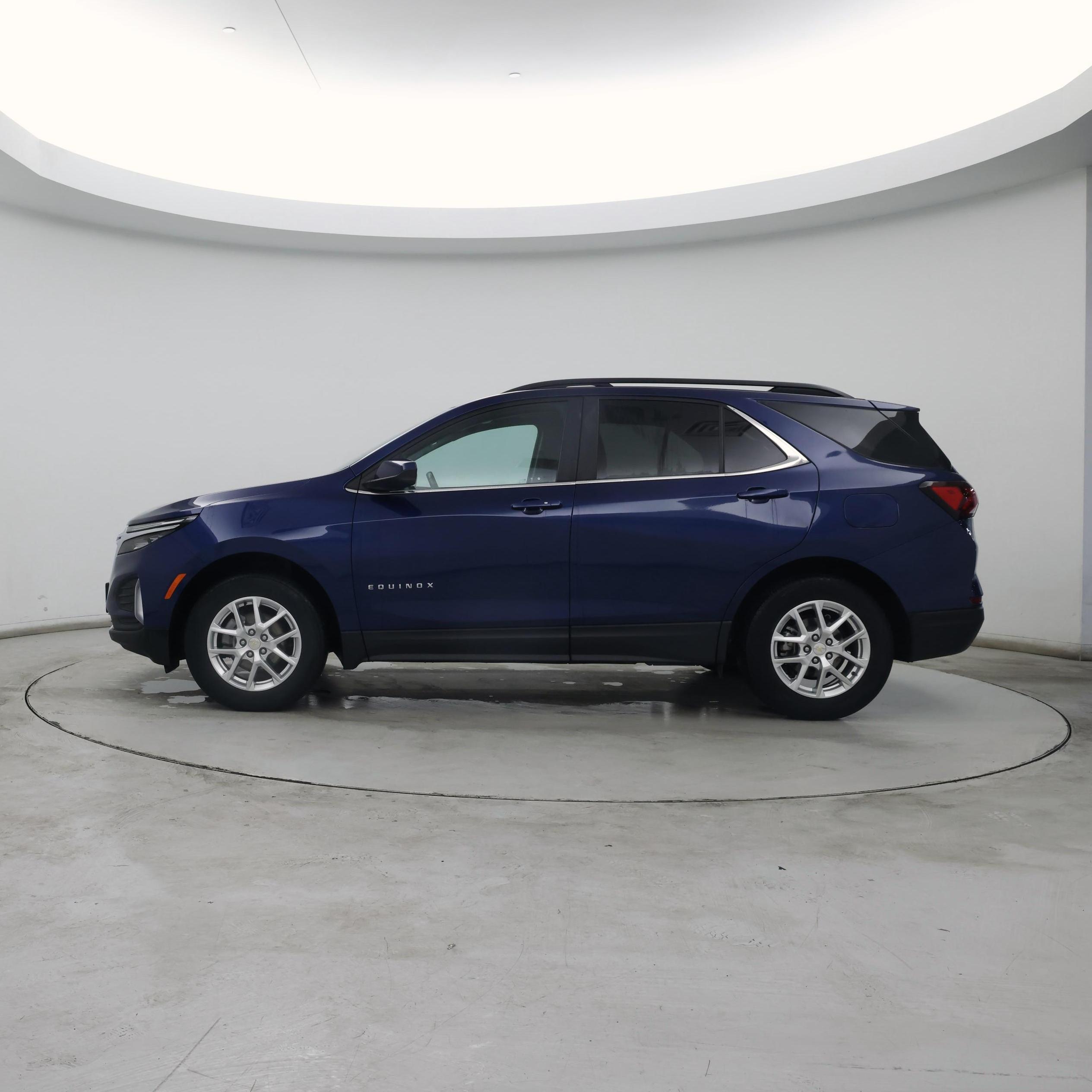 Thumbnail: 2022 Chevrolet Equinox - 3