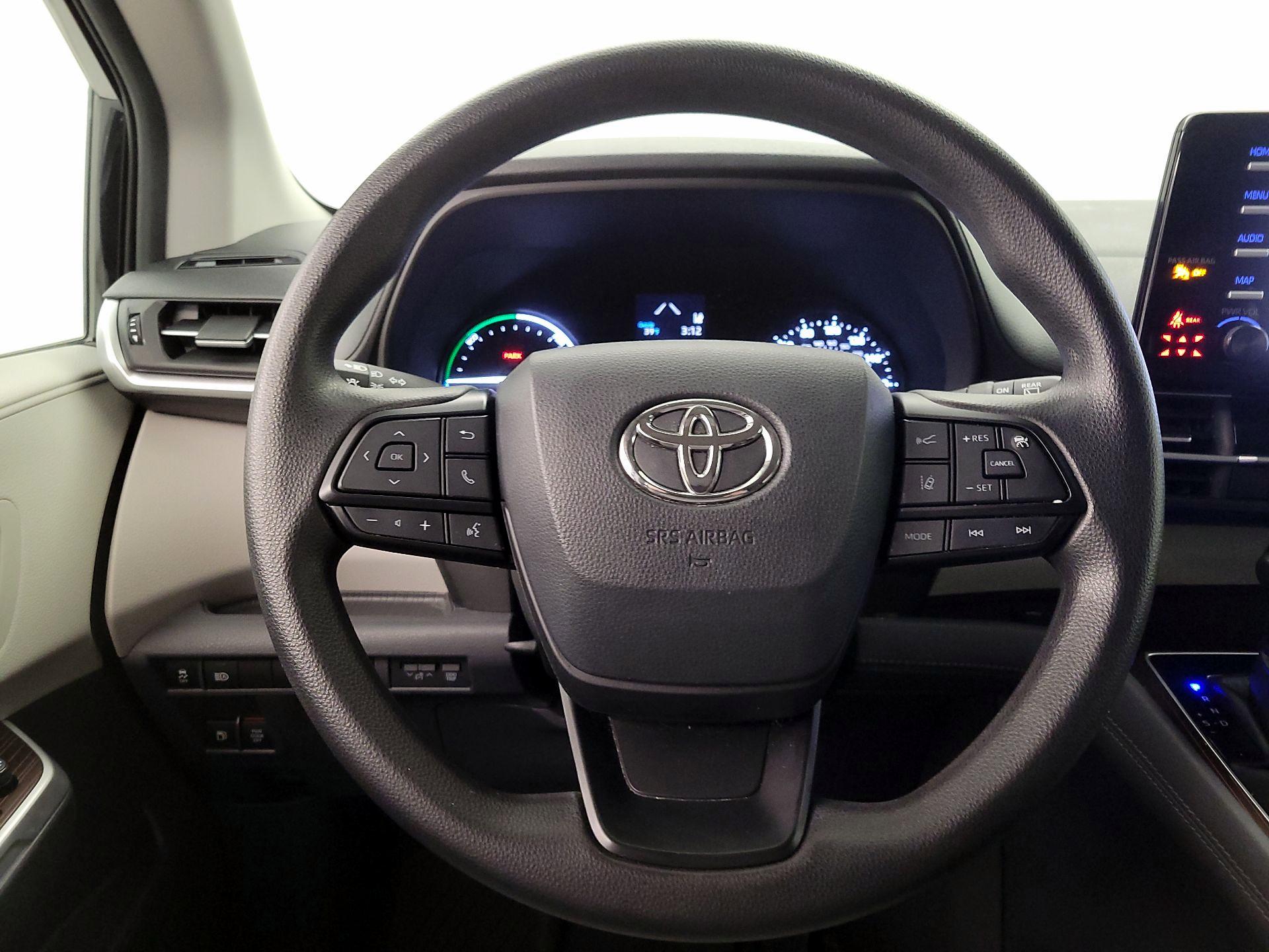 Thumbnail: 2022 Toyota Sienna - 10