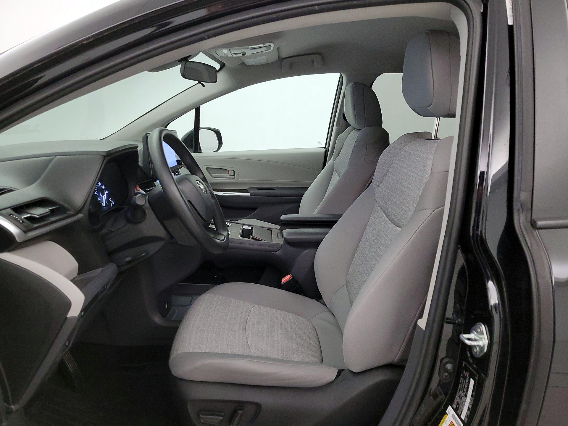 Thumbnail: 2022 Toyota Sienna - 11