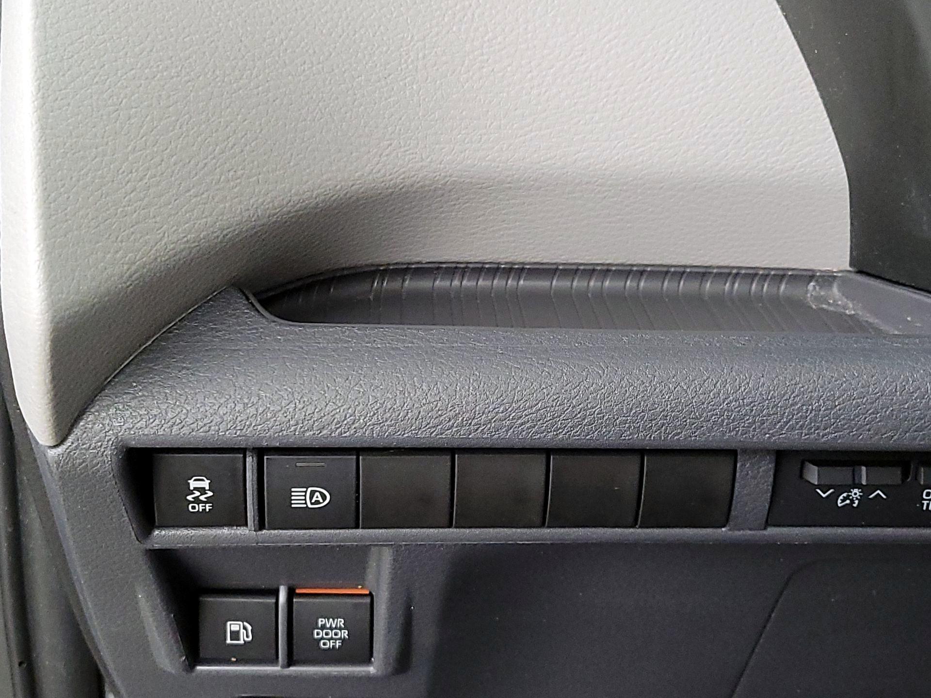 Thumbnail: 2022 Toyota Sienna - 13