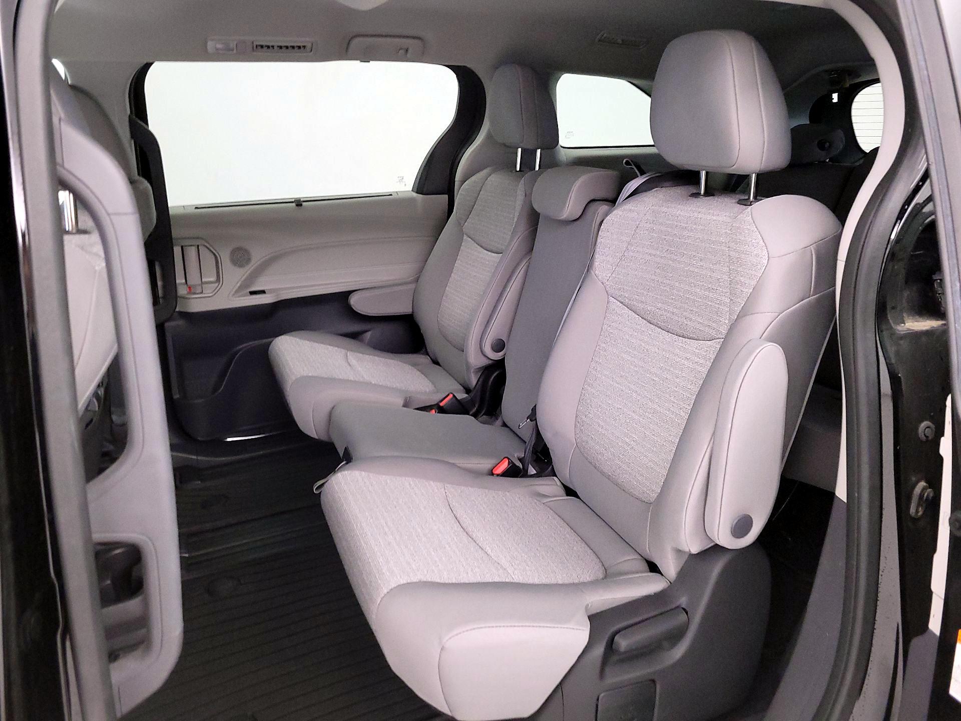 Thumbnail: 2022 Toyota Sienna - 19