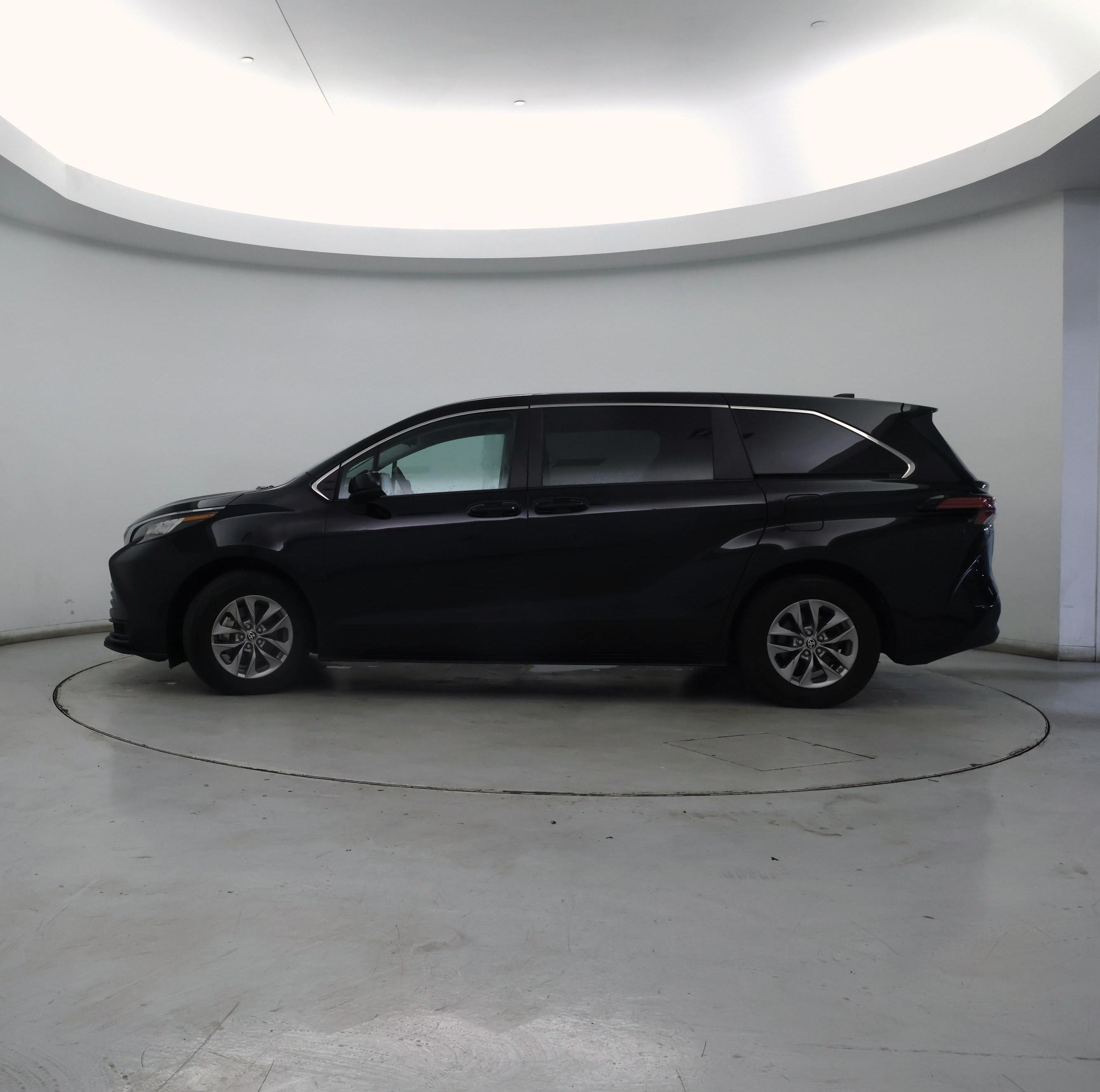 Thumbnail: 2022 Toyota Sienna - 3