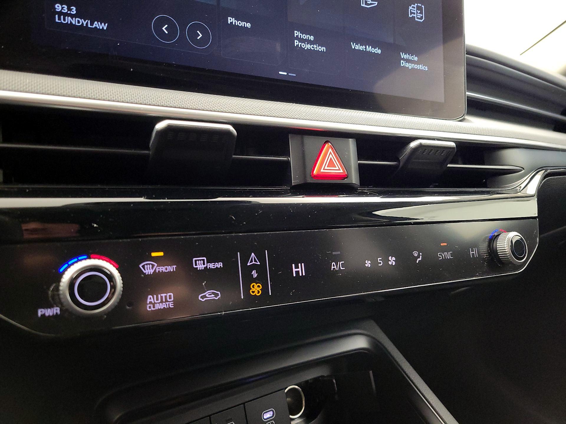 Thumbnail: 2025 Kia K5 - 16