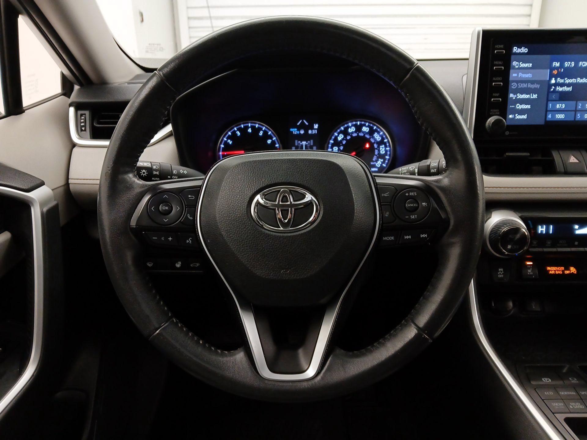 Thumbnail: 2020 Toyota RAV4 - 10