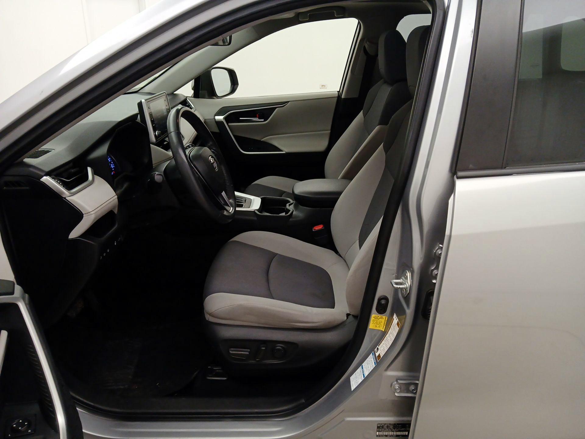 Thumbnail: 2020 Toyota RAV4 - 11