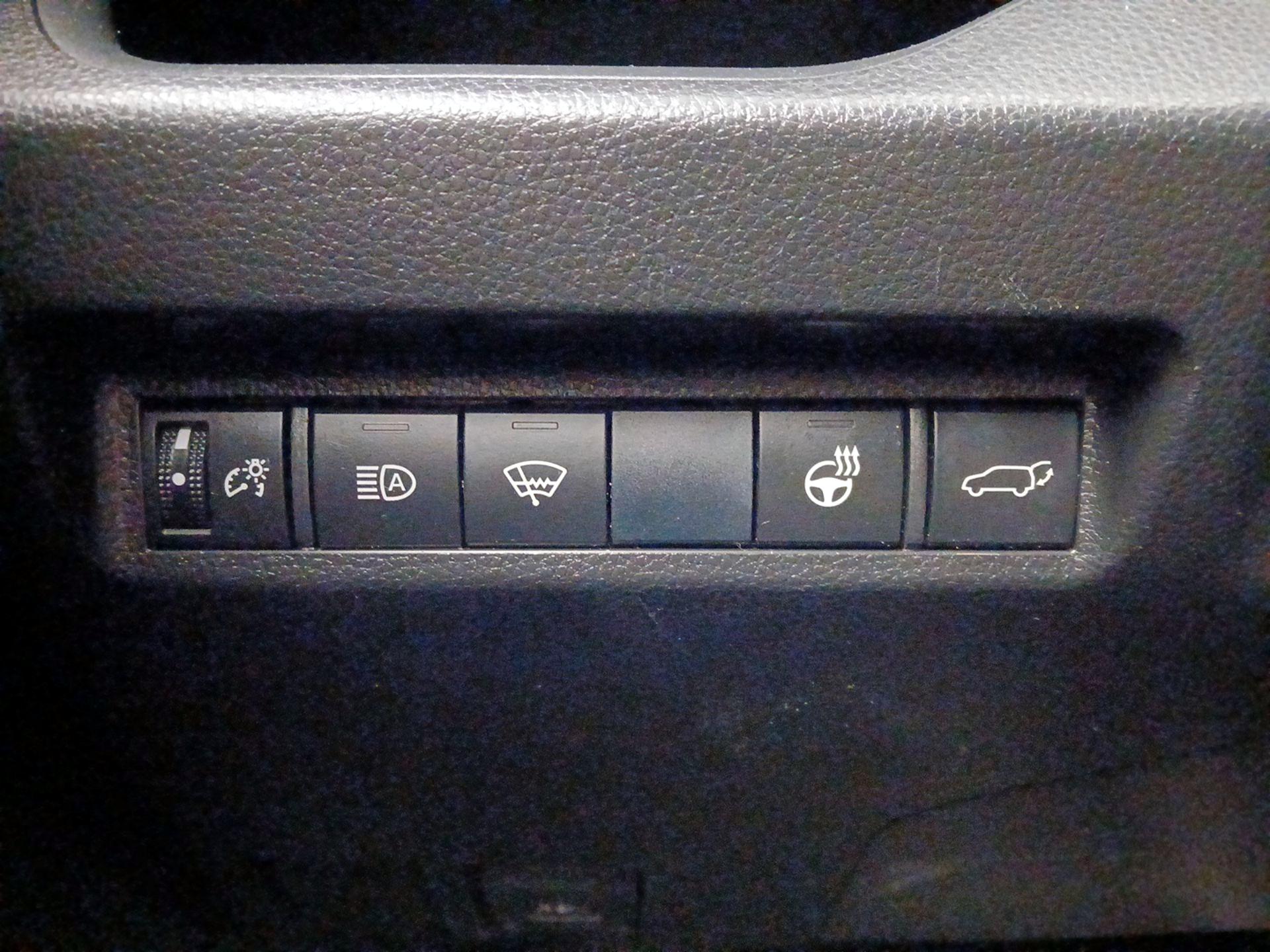 Thumbnail: 2020 Toyota RAV4 - 13