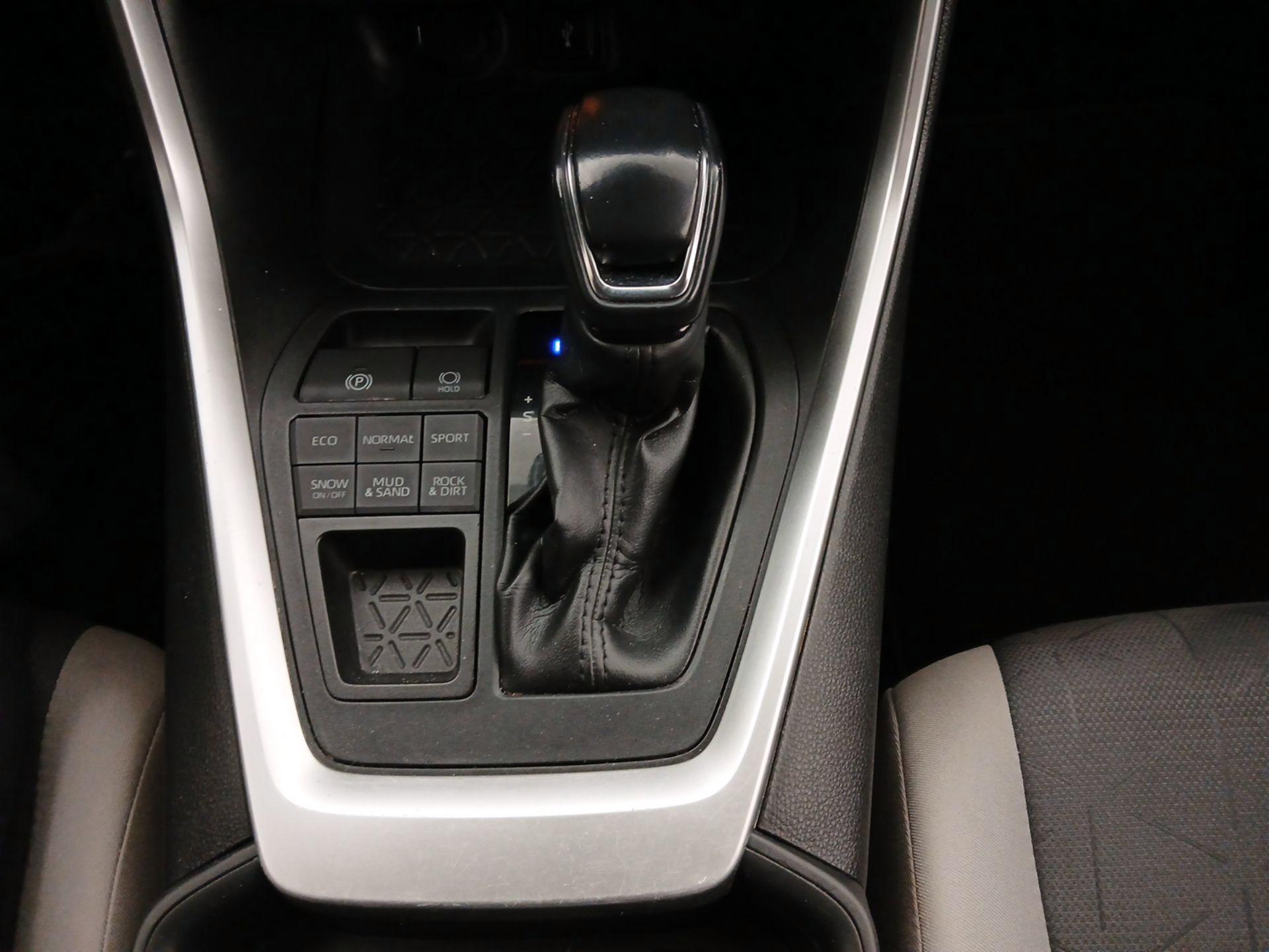 Thumbnail: 2020 Toyota RAV4 - 17