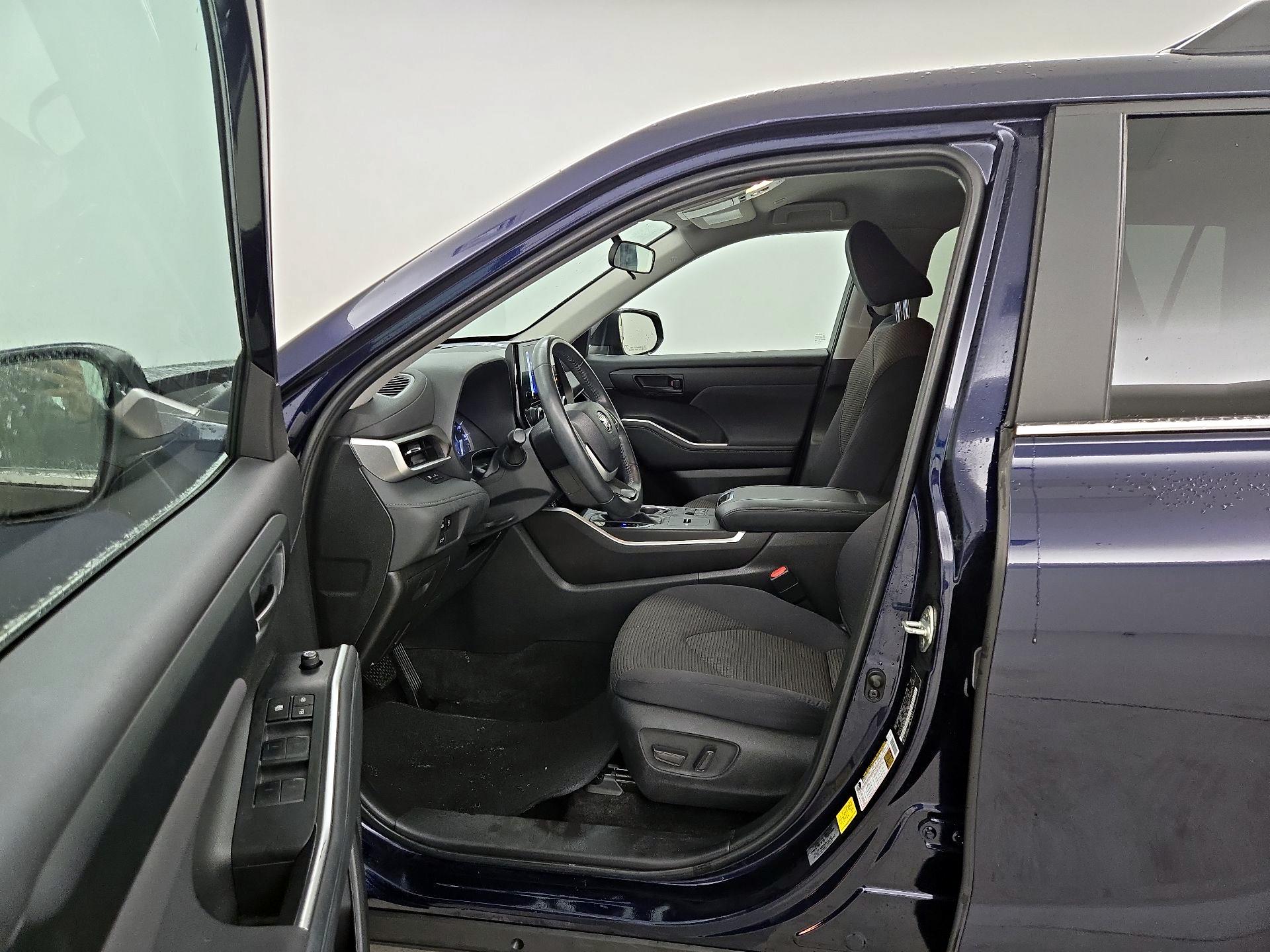 Thumbnail: 2023 Toyota Highlander - 11