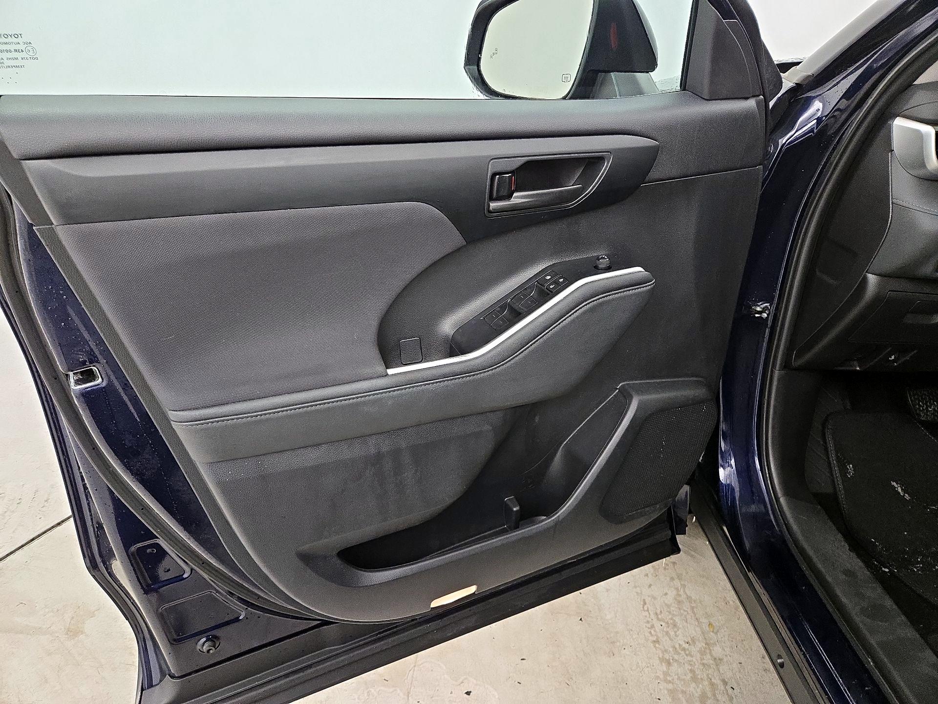 Thumbnail: 2023 Toyota Highlander - 12