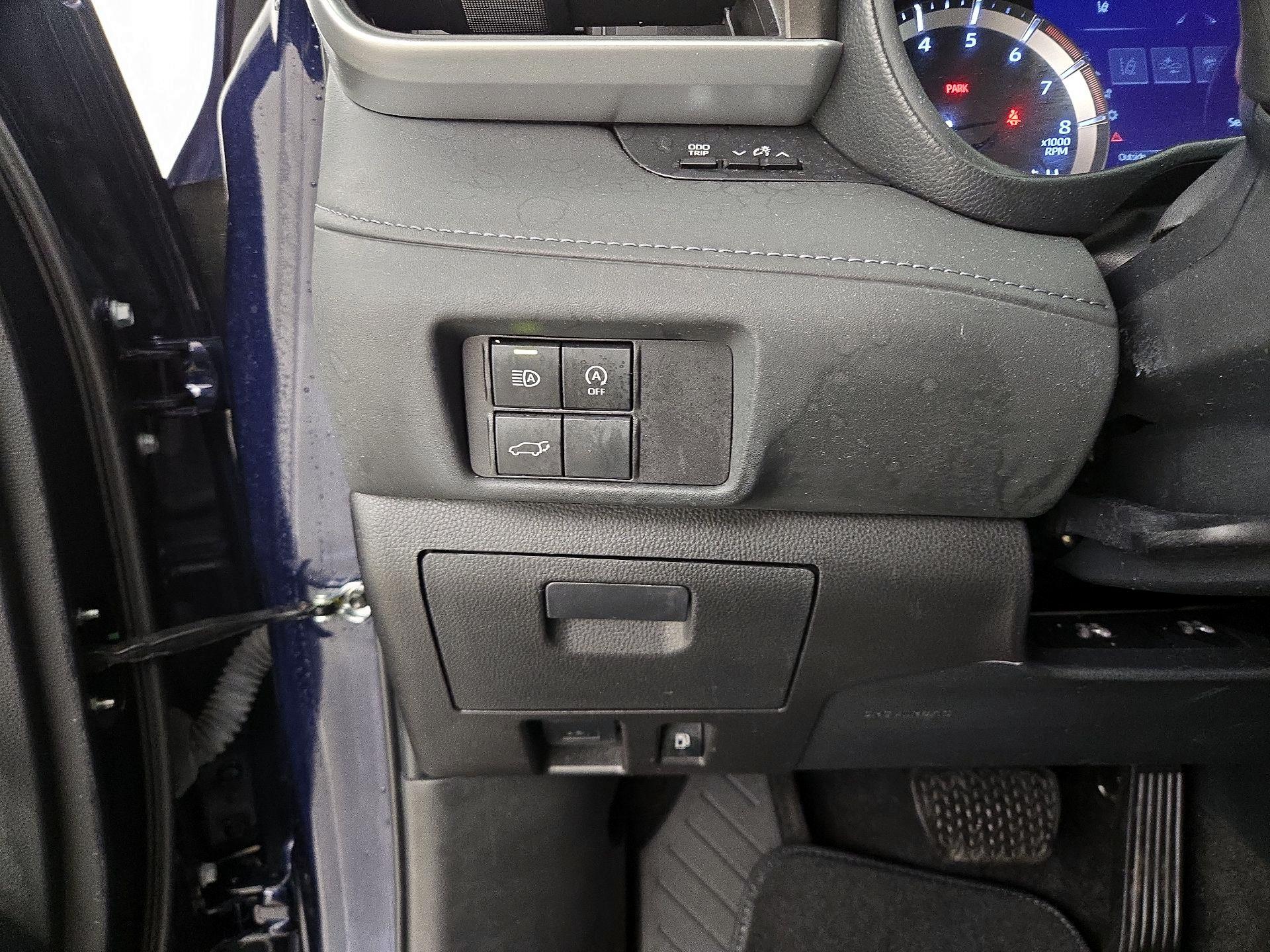 Thumbnail: 2023 Toyota Highlander - 13