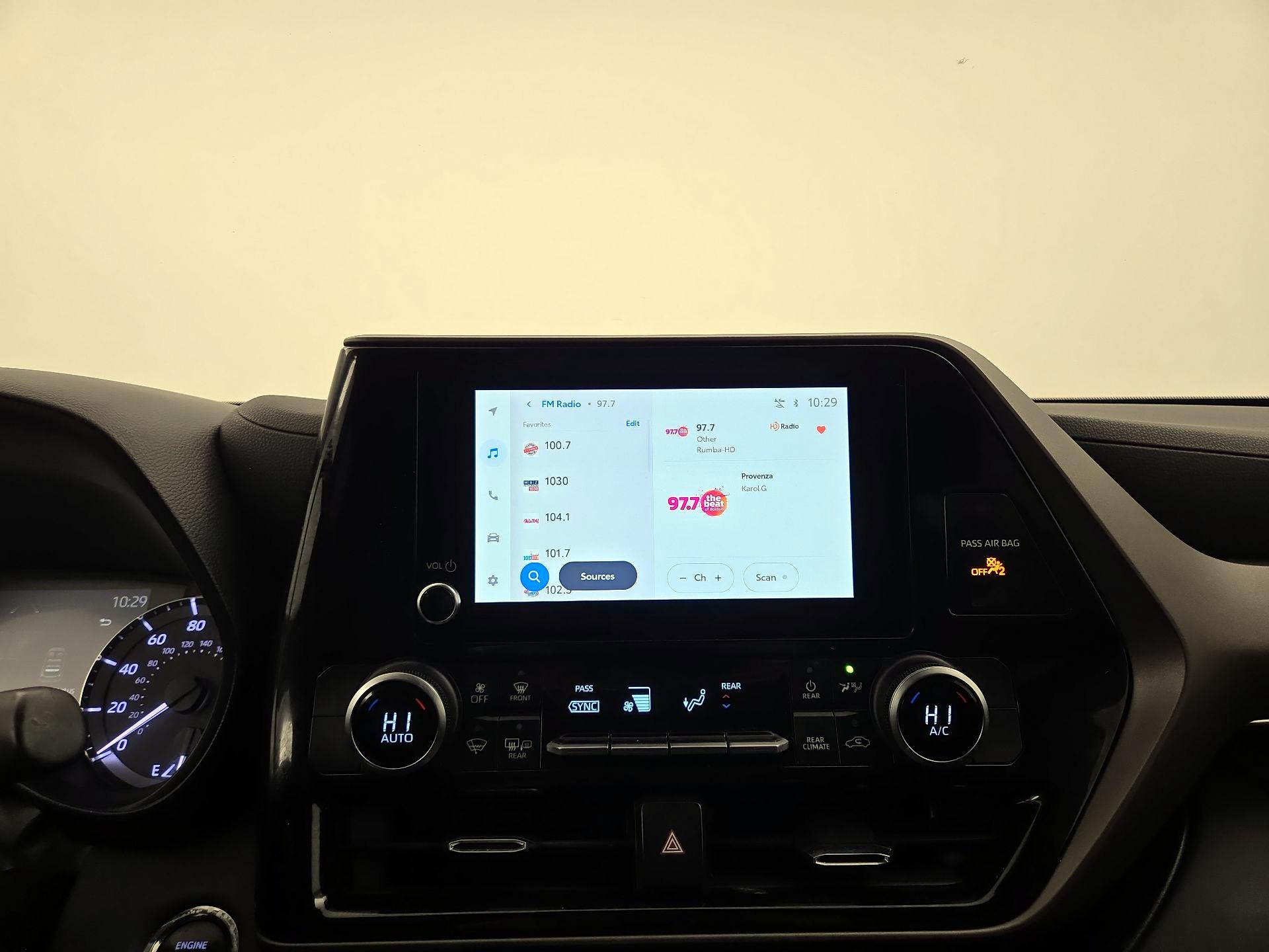 Thumbnail: 2023 Toyota Highlander - 15