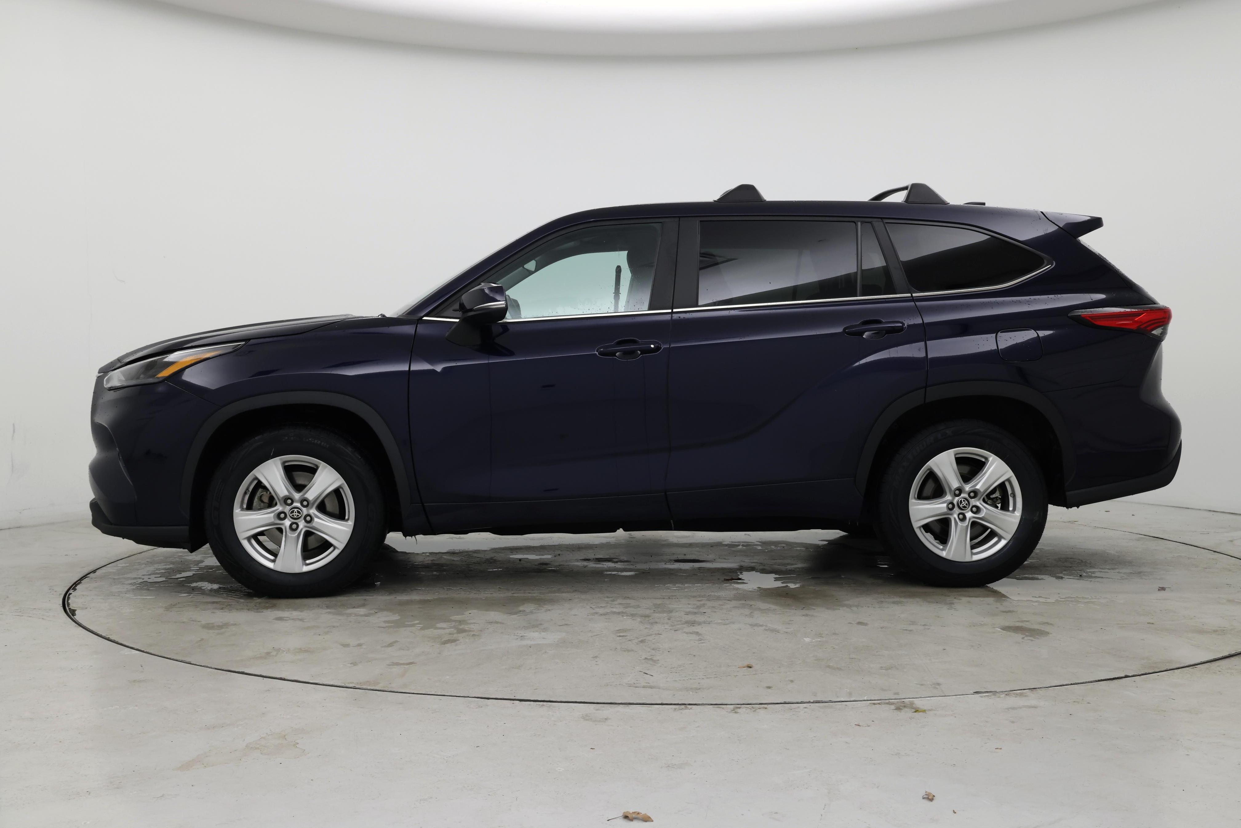 Thumbnail: 2023 Toyota Highlander - 3