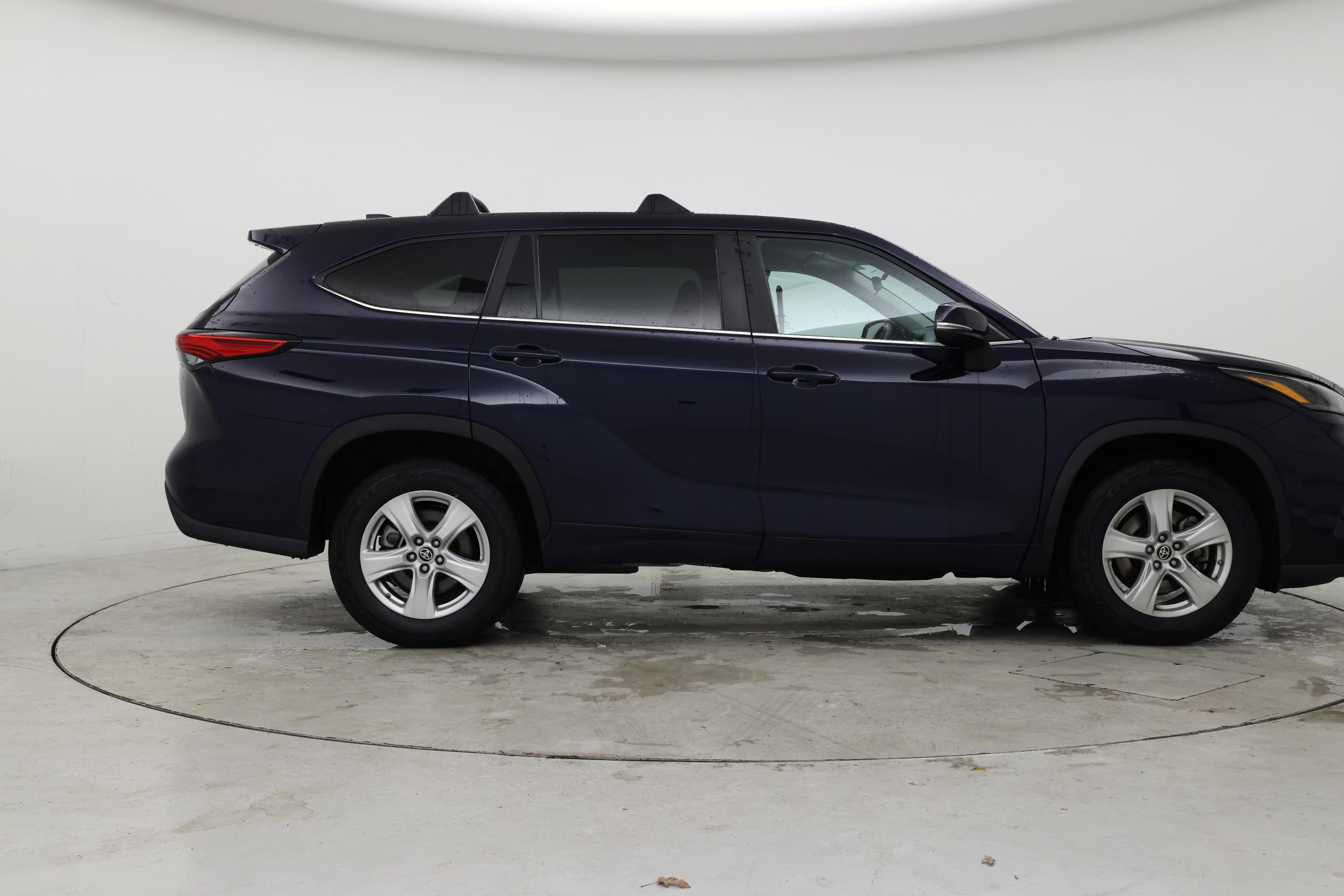 Thumbnail: 2023 Toyota Highlander - 7