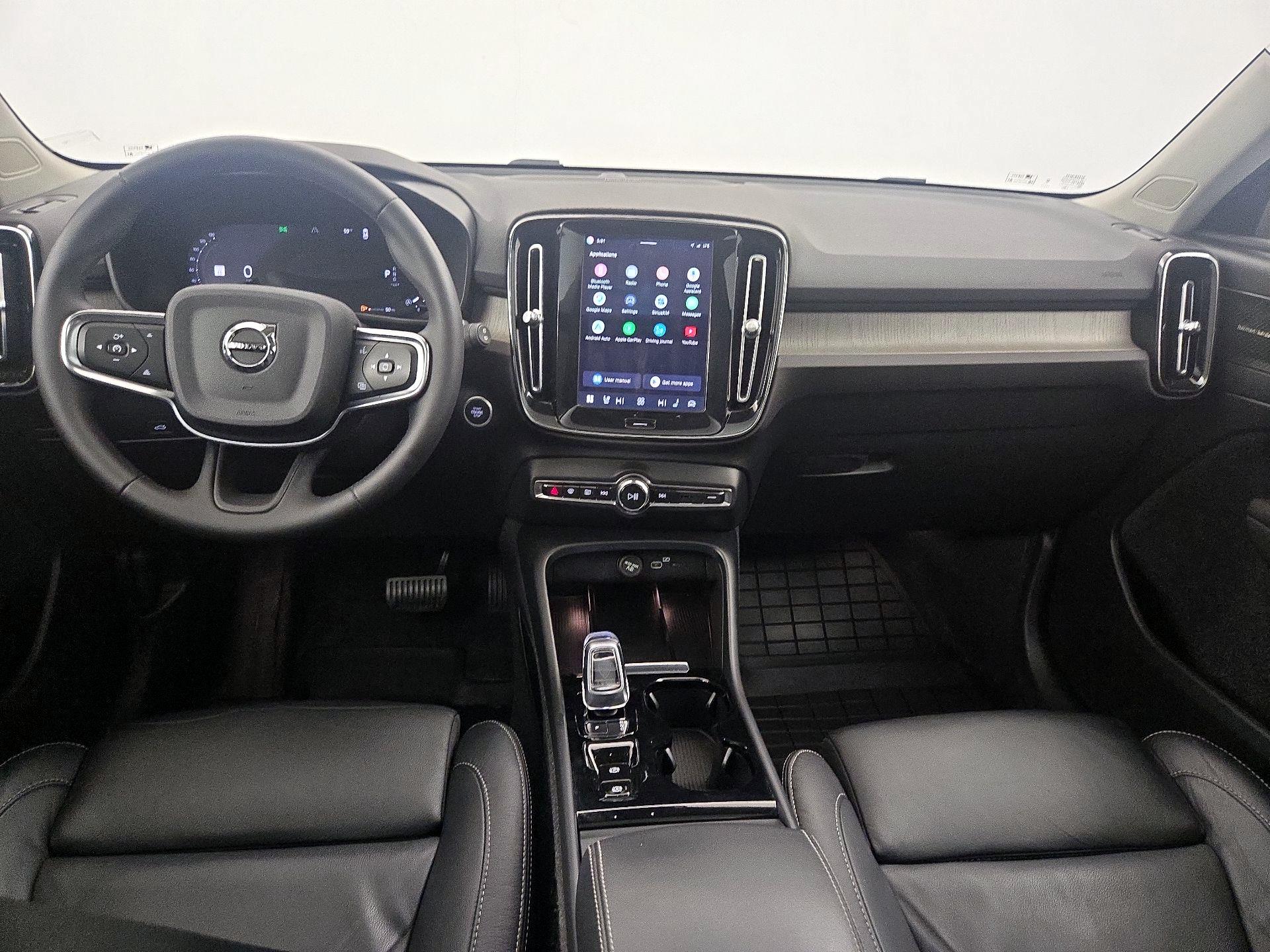 Thumbnail: 2023 Volvo XC40 - 9