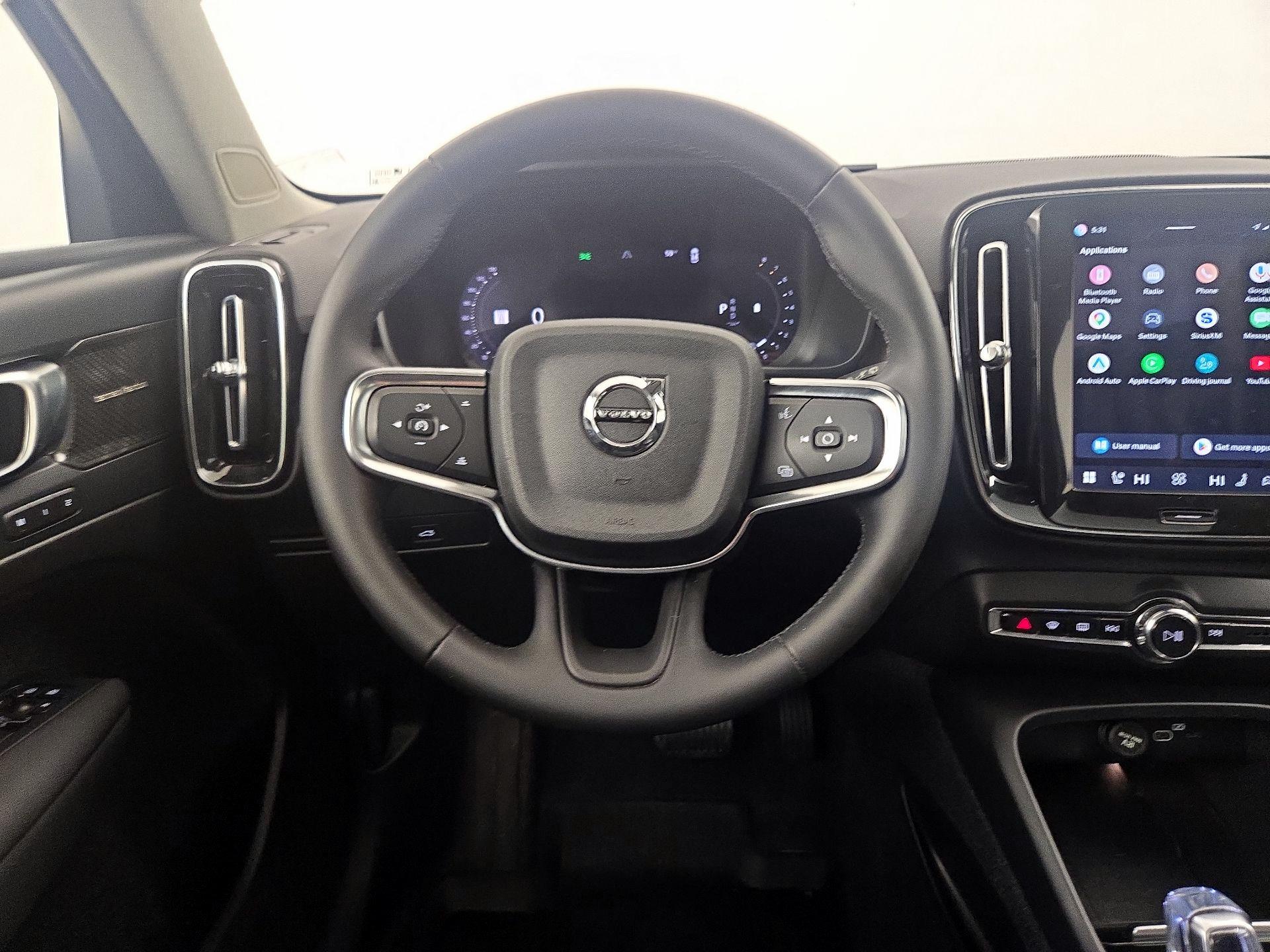 Thumbnail: 2023 Volvo XC40 - 10