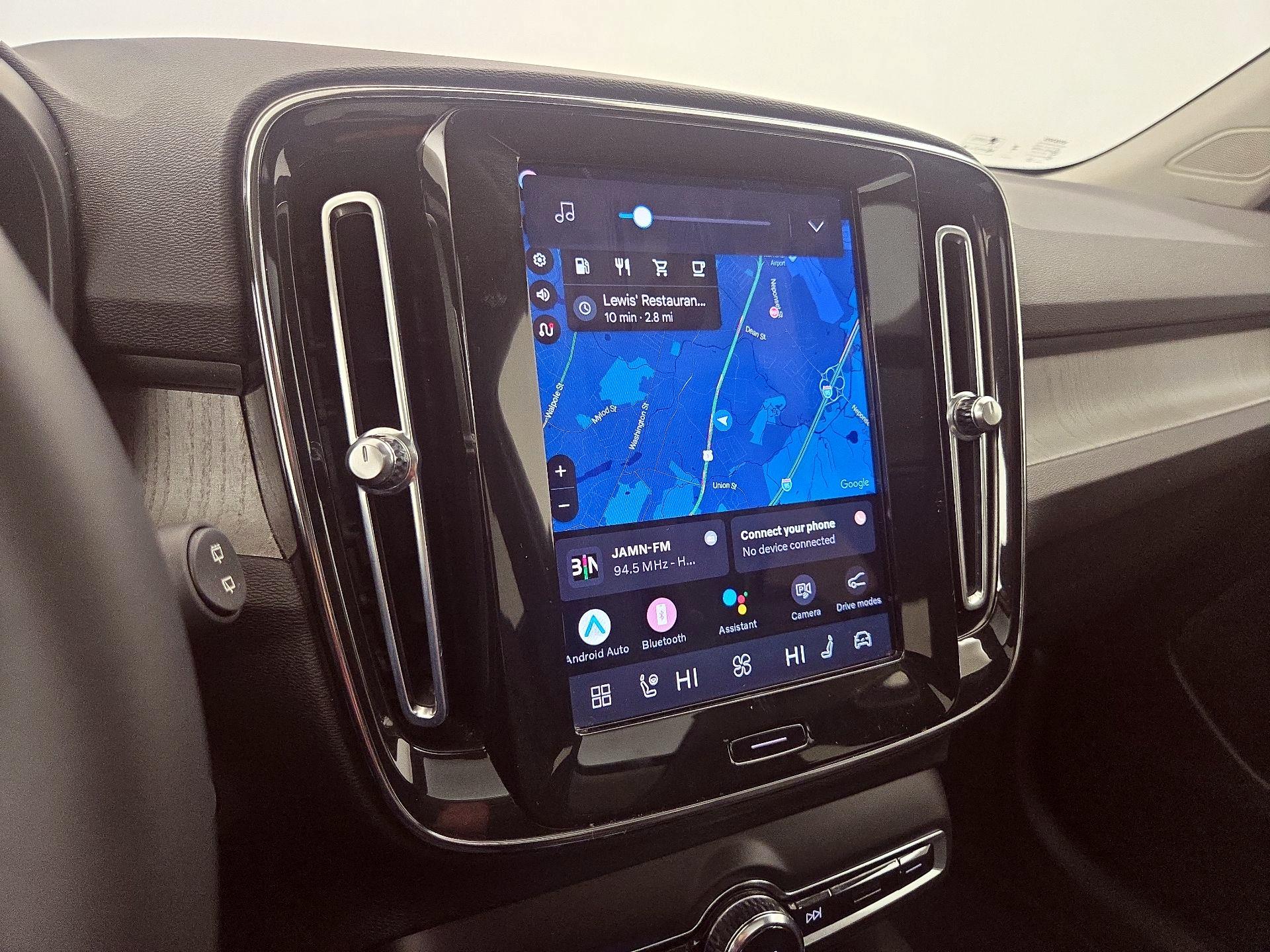 Thumbnail: 2023 Volvo XC40 - 14