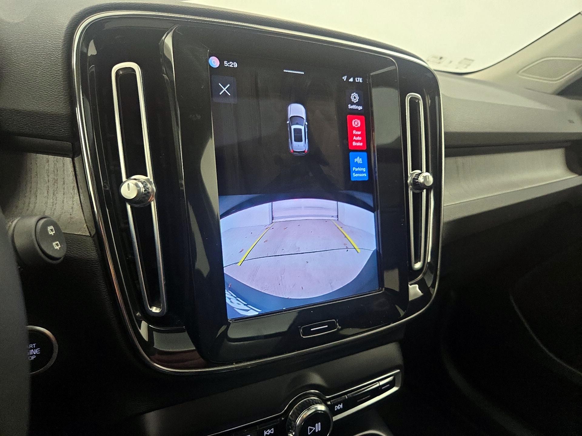 Thumbnail: 2023 Volvo XC40 - 15