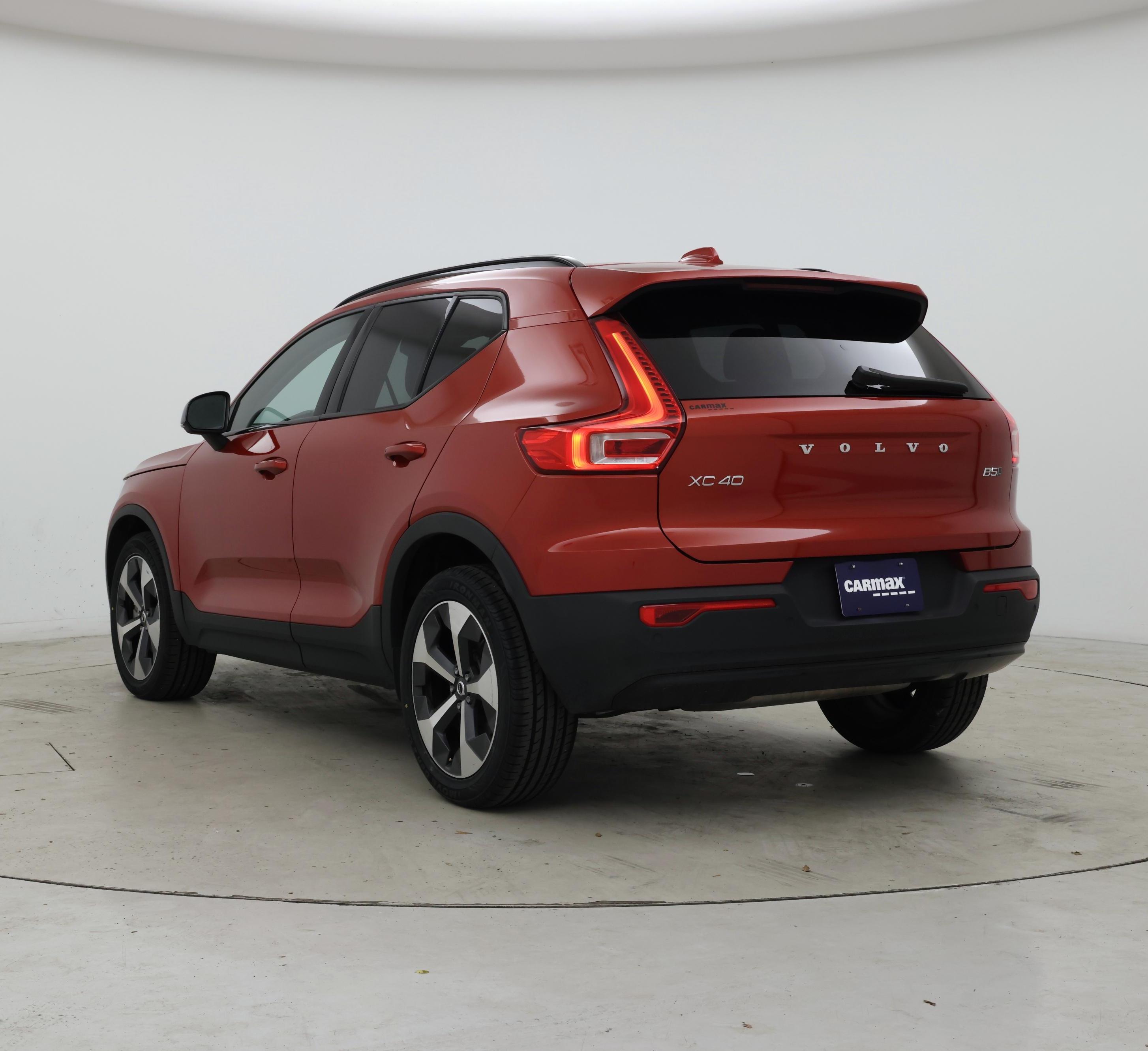 Thumbnail: 2023 Volvo XC40 - 2
