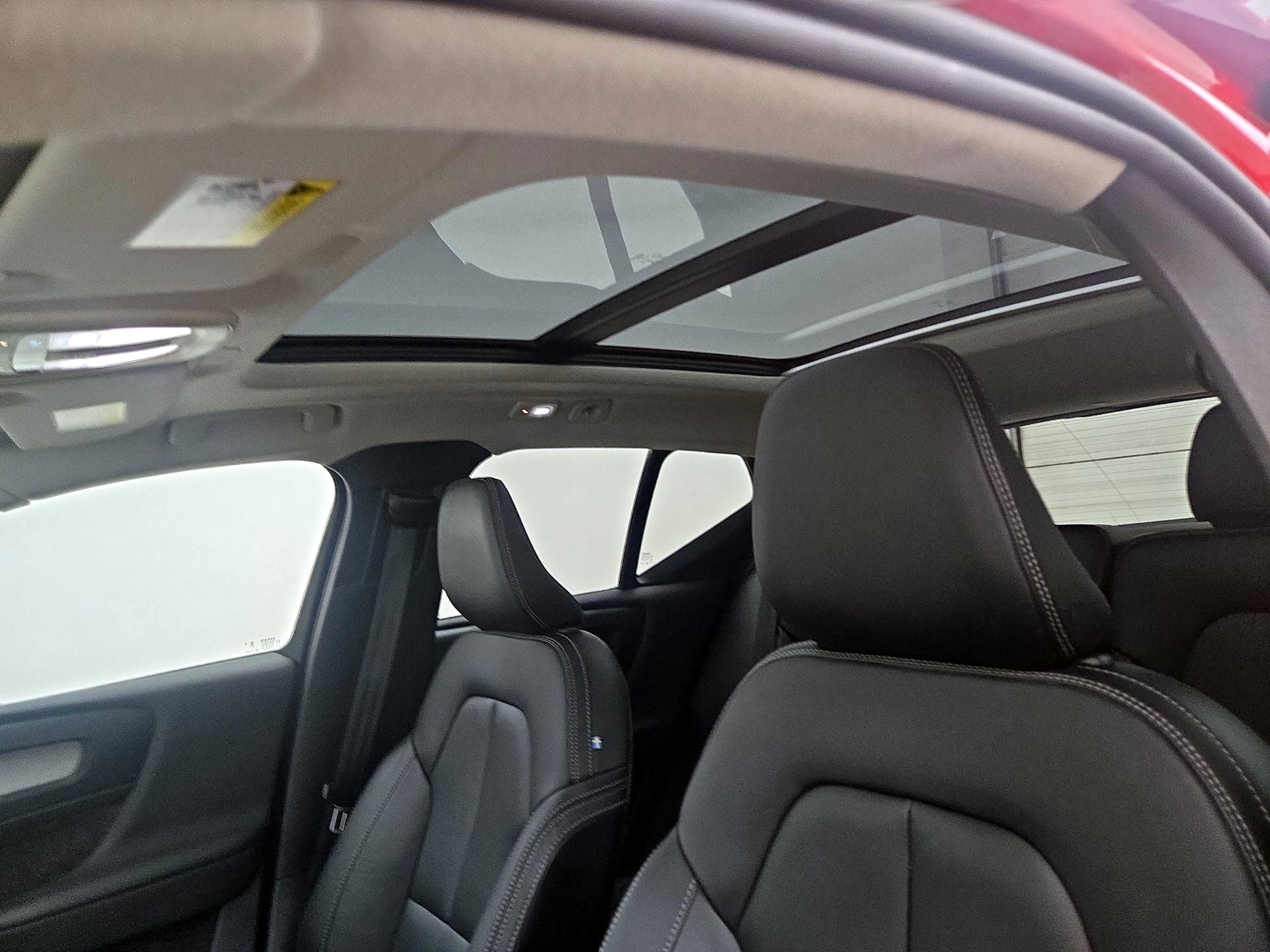 Thumbnail: 2023 Volvo XC40 - 20