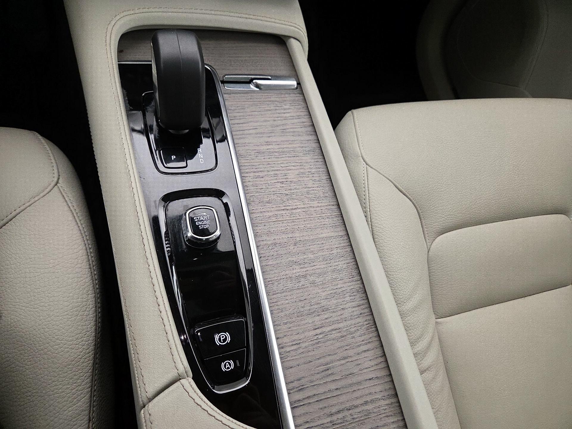 Thumbnail: 2023 Volvo XC90 - 18