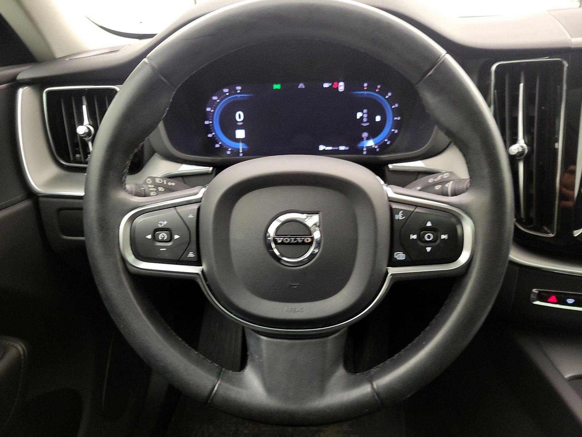 Thumbnail: 2023 Volvo XC60 - 10