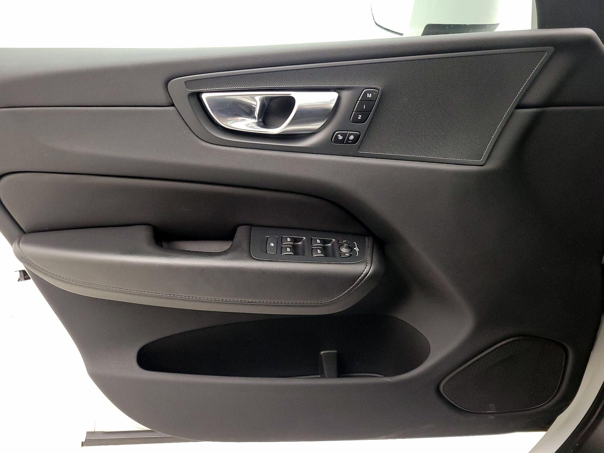 Thumbnail: 2023 Volvo XC60 - 12