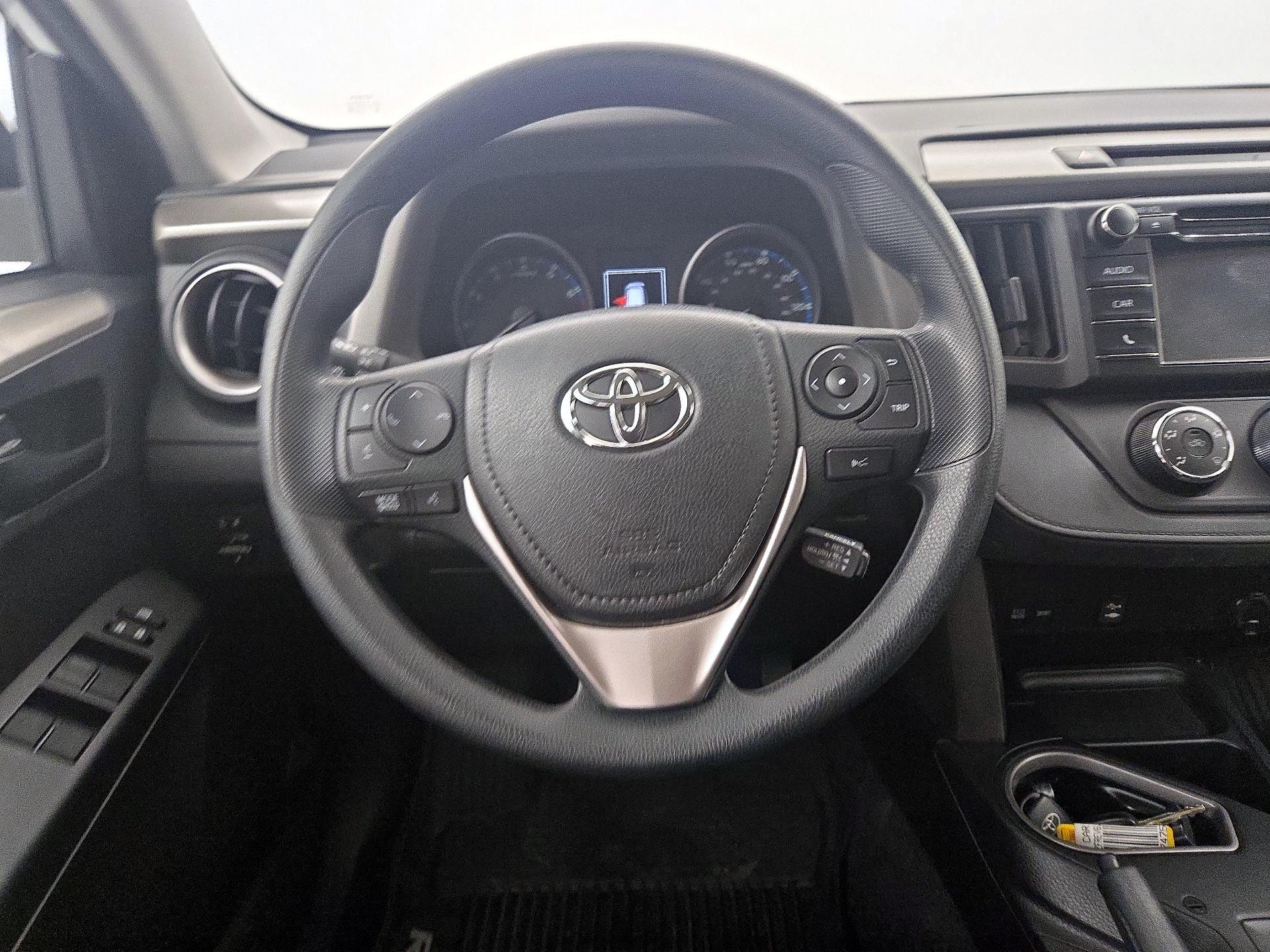 Thumbnail: 2018 Toyota RAV4 - 10