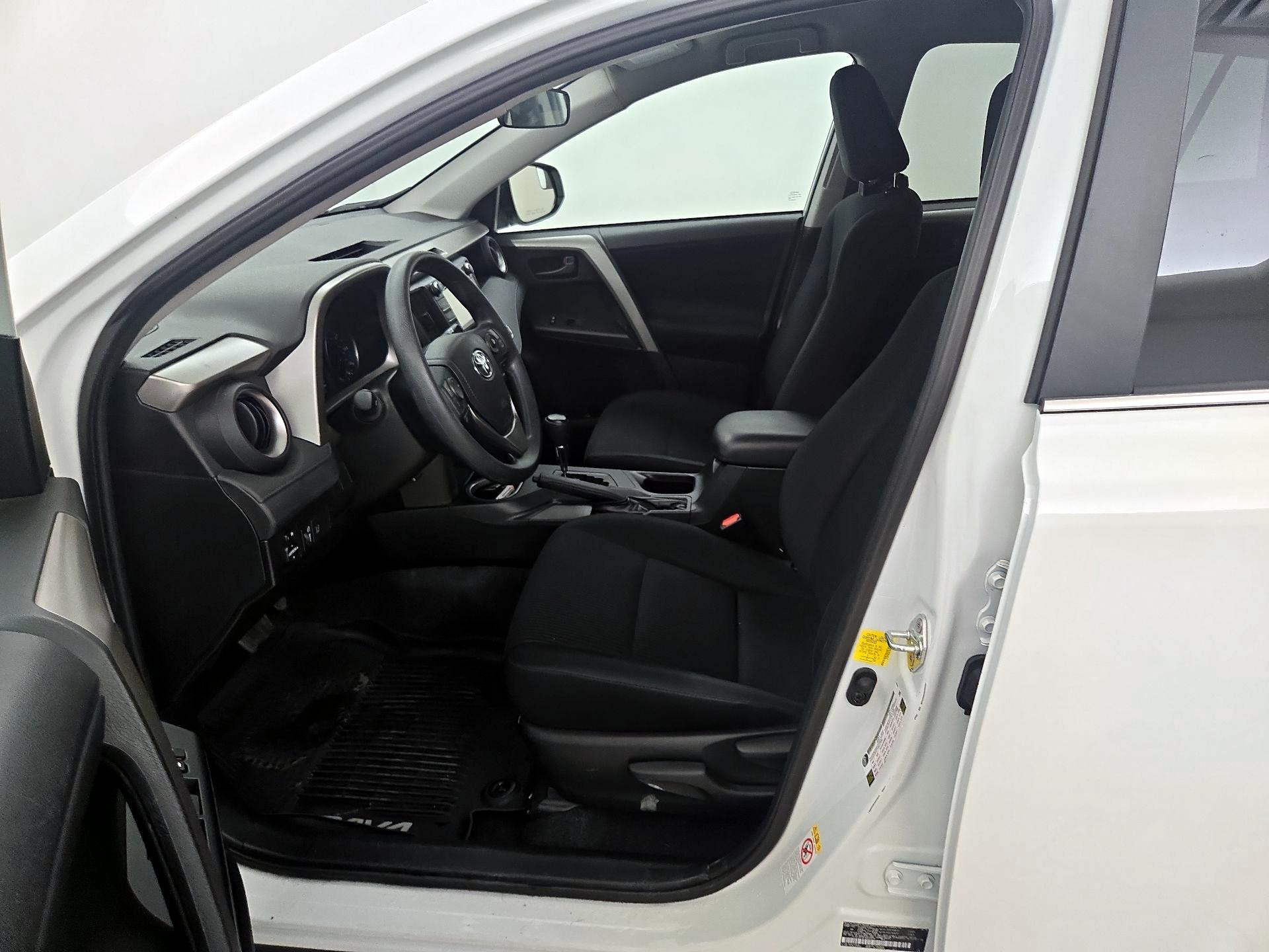 Thumbnail: 2018 Toyota RAV4 - 11