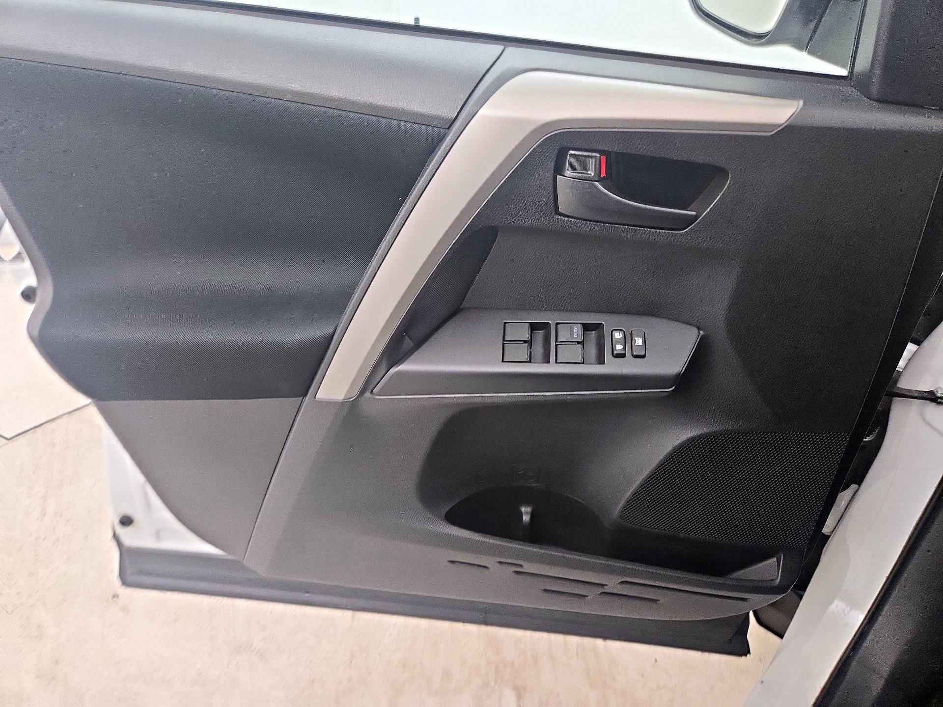 Thumbnail: 2018 Toyota RAV4 - 12