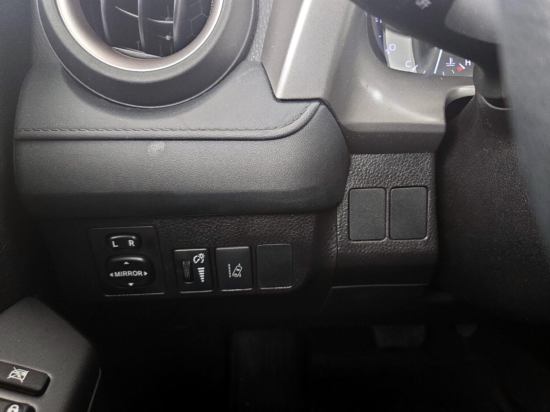 Thumbnail: 2018 Toyota RAV4 - 13