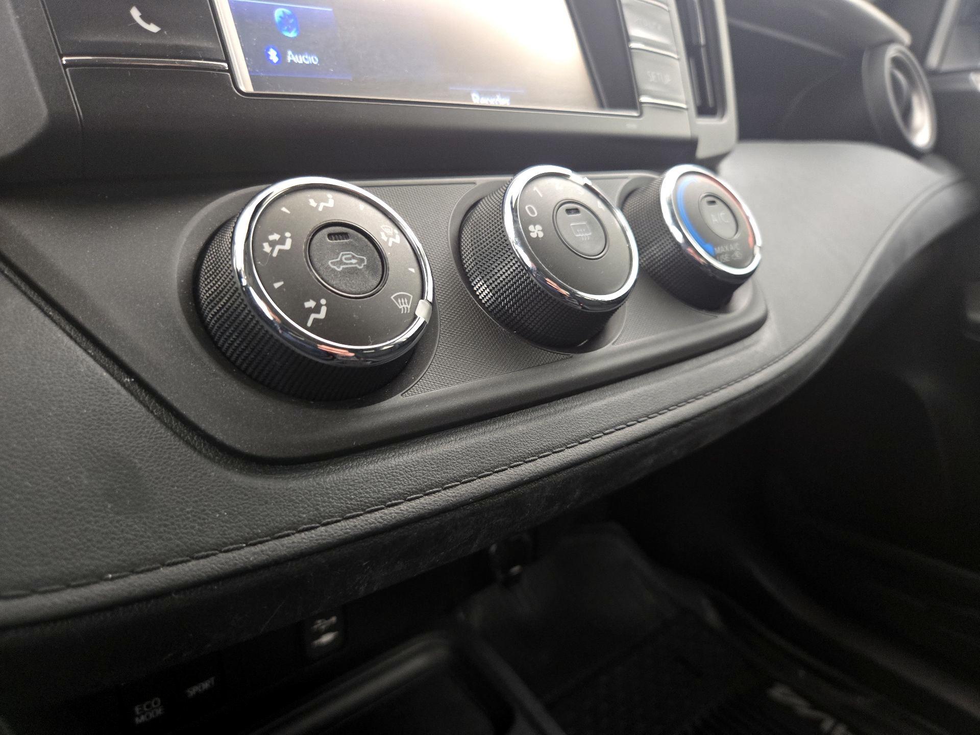 Thumbnail: 2018 Toyota RAV4 - 16