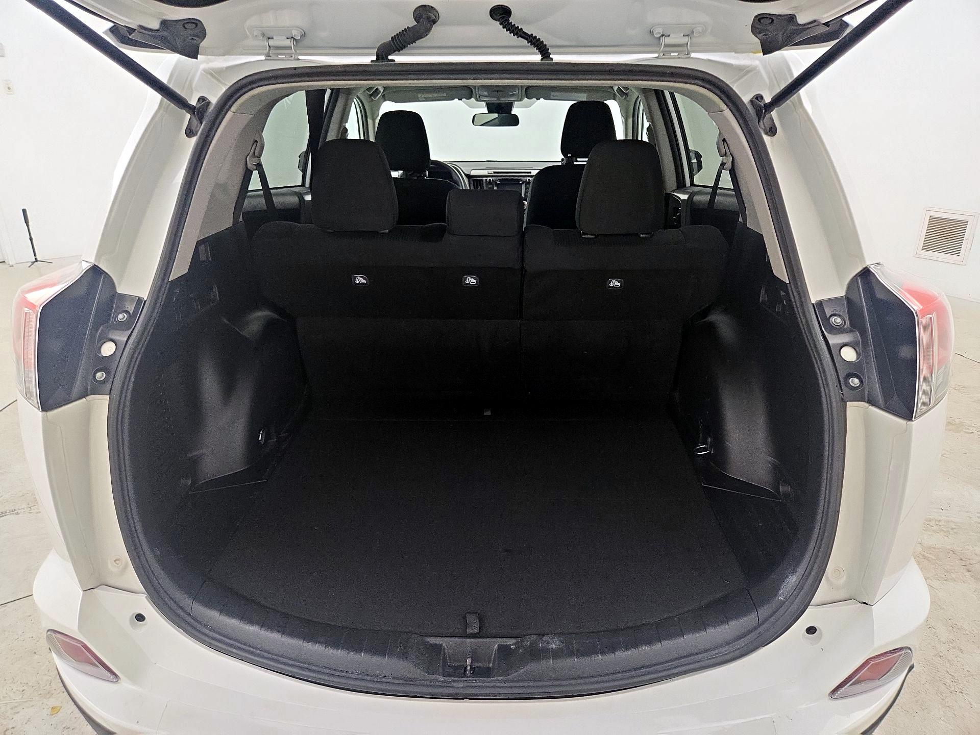 Thumbnail: 2018 Toyota RAV4 - 20