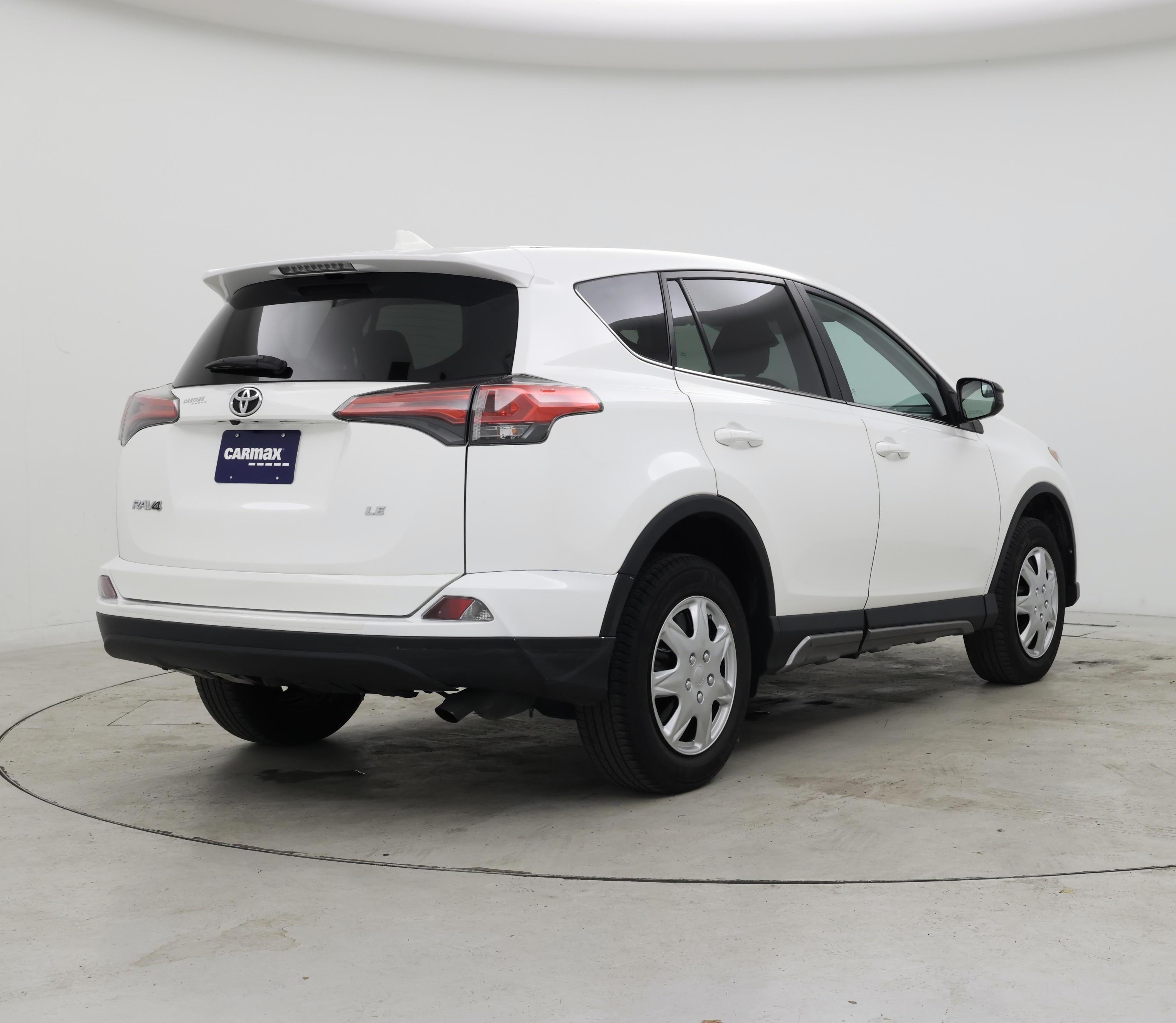 Thumbnail: 2018 Toyota RAV4 - 8