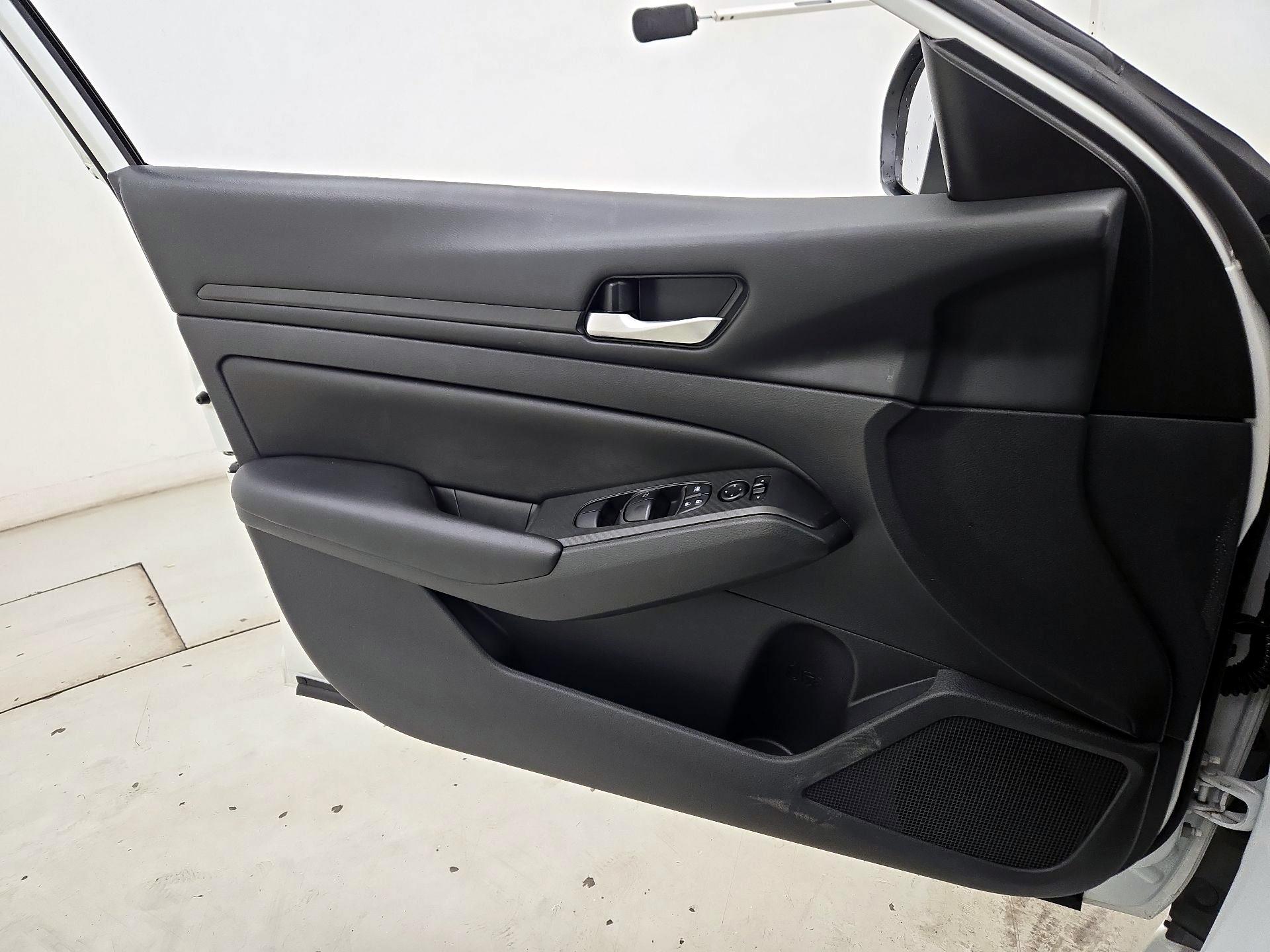 Thumbnail: 2022 Nissan Altima - 12