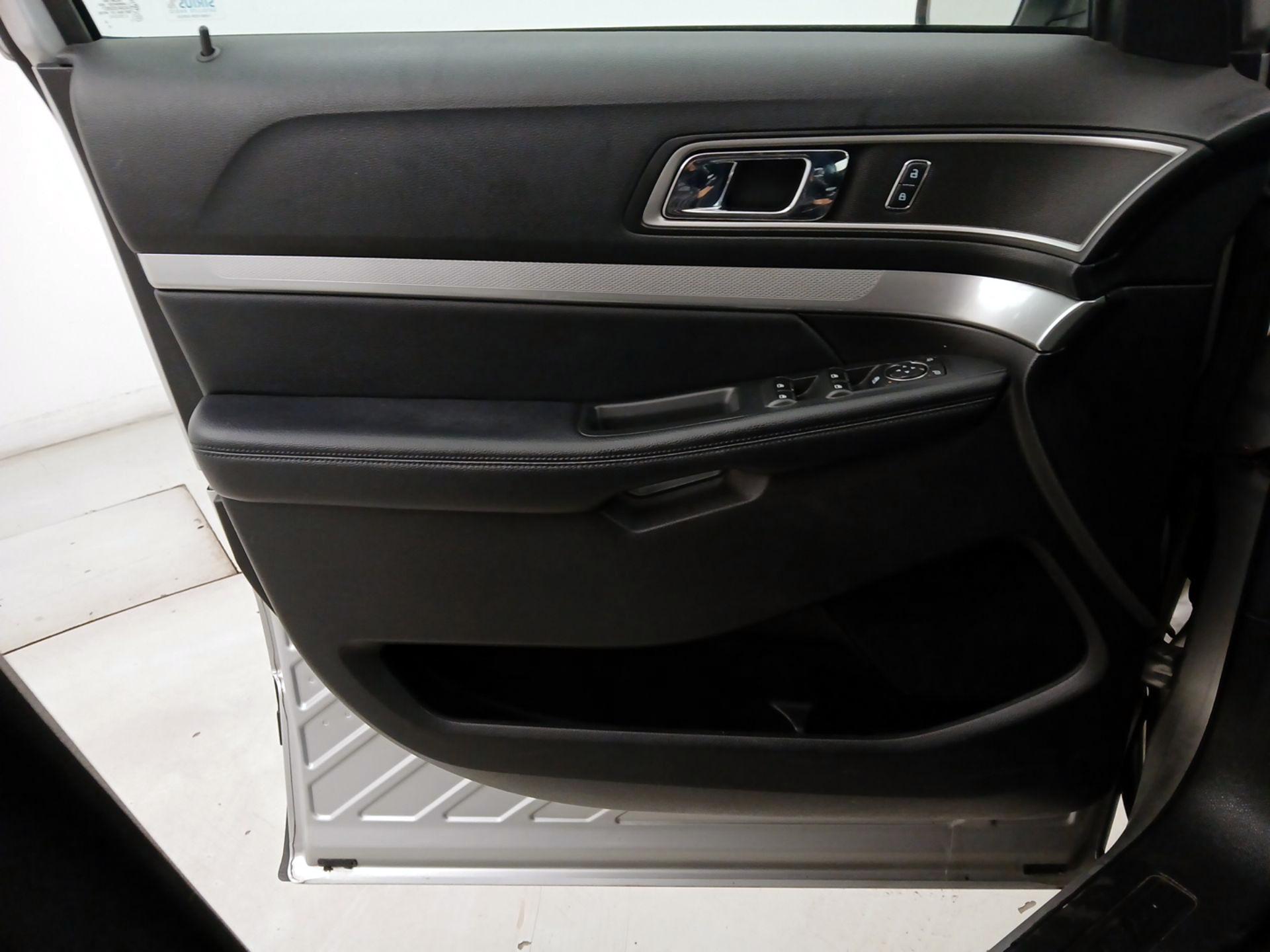 Thumbnail: 2017 Ford Explorer - 12