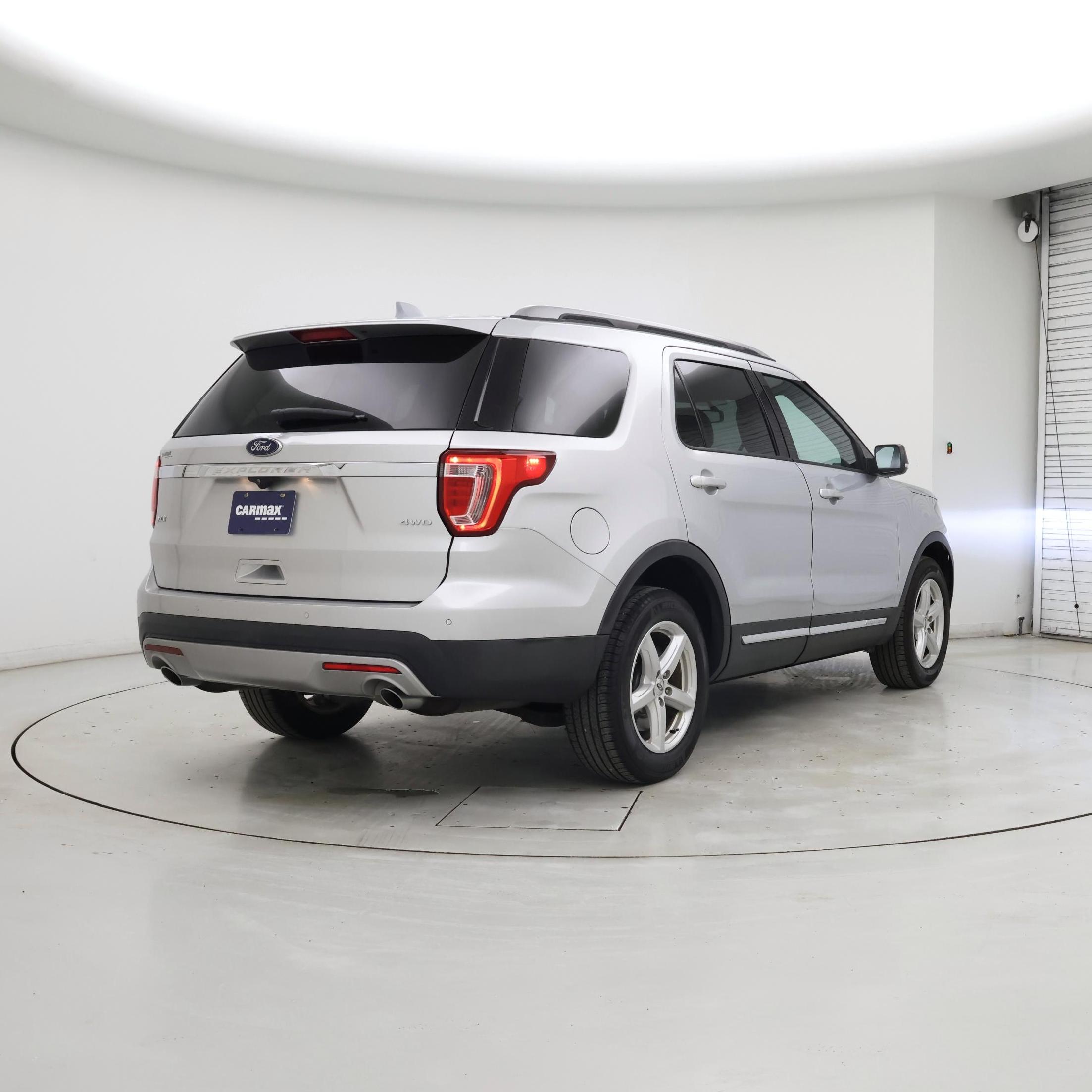 Thumbnail: 2017 Ford Explorer - 8