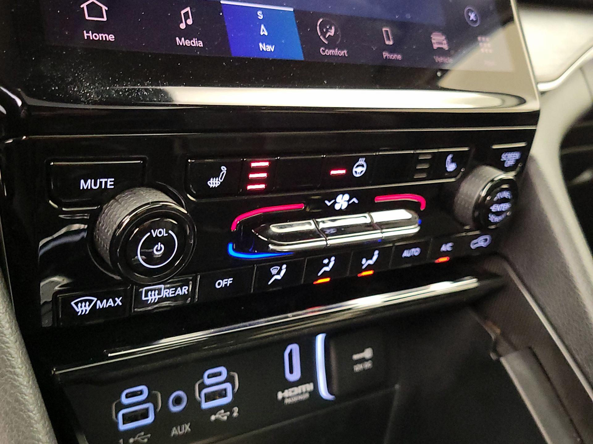 Thumbnail: 2023 Jeep Grand Cherokee - 16