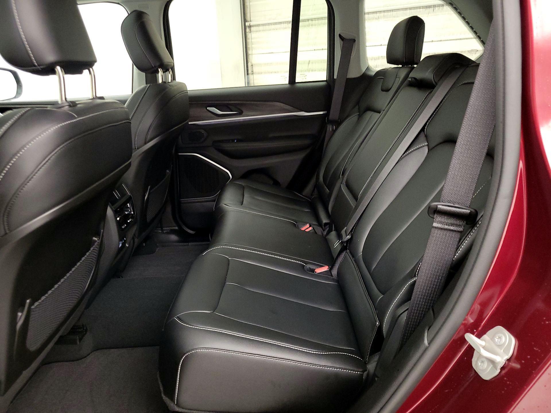 Thumbnail: 2023 Jeep Grand Cherokee - 20