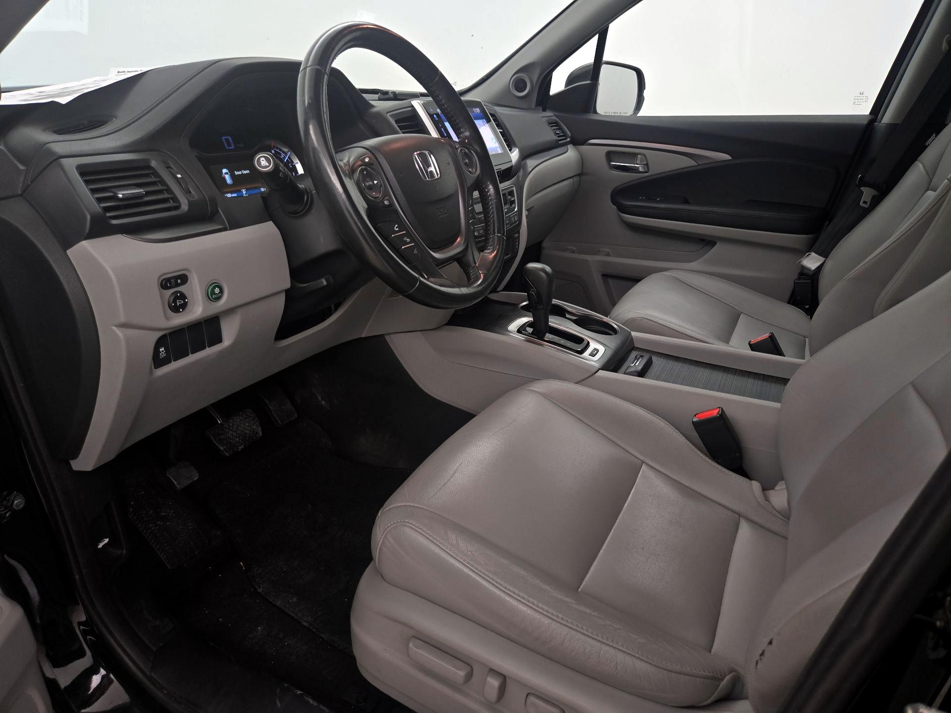 Thumbnail: 2017 Honda Pilot - 11